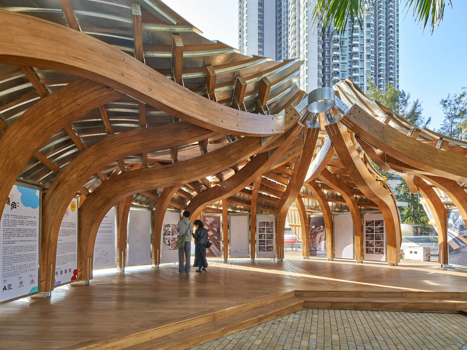 竹集成材のパラソルが紡ぐ都市の歴史〈アーバン・リビング・ラボ〉Su Chang Design Research Office、香港