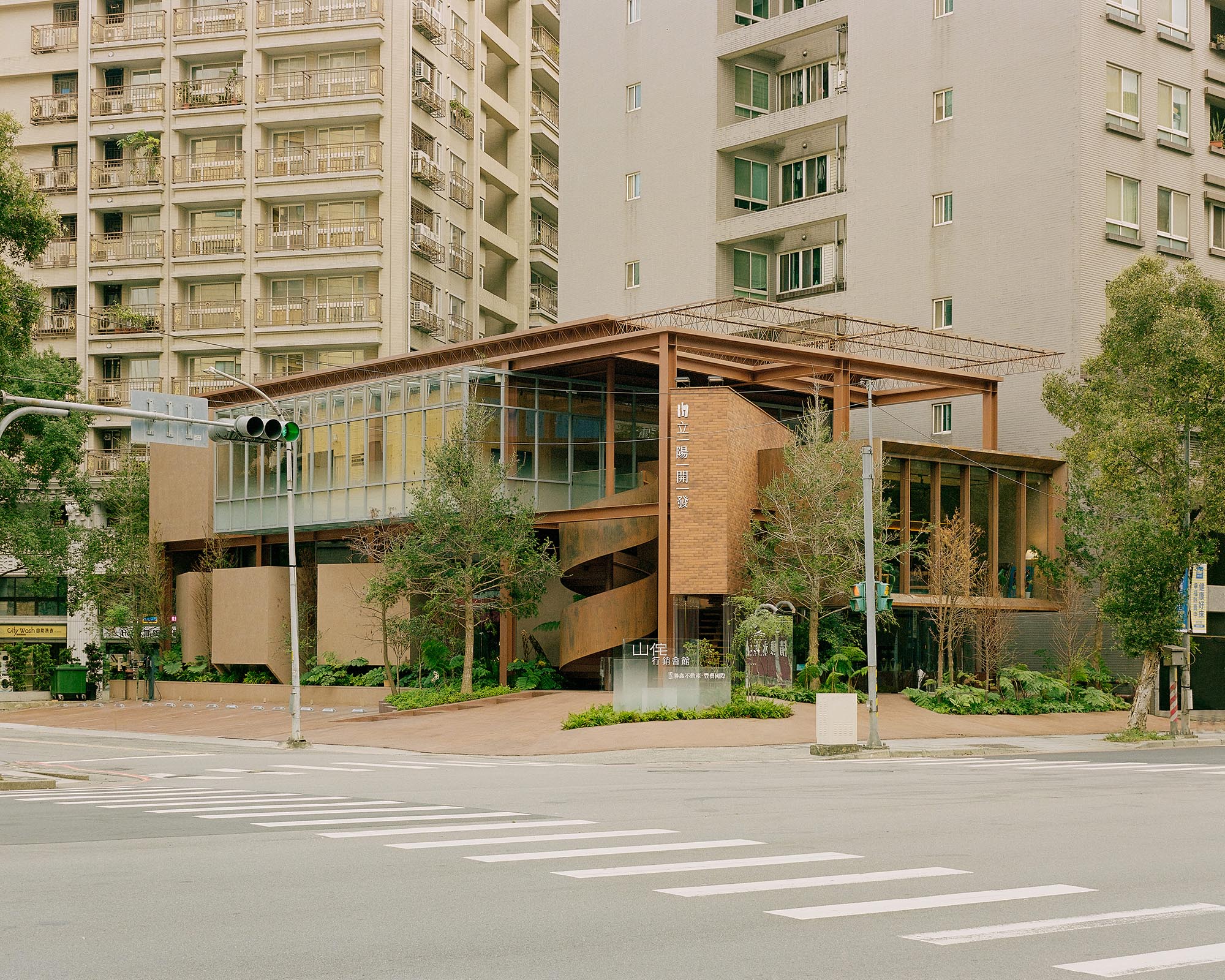 〈アプリシティ・デベロップメントブランド本社（Apricity Development Brand headquarters）〉設計：Soar Design Studio + Ray Architrcts