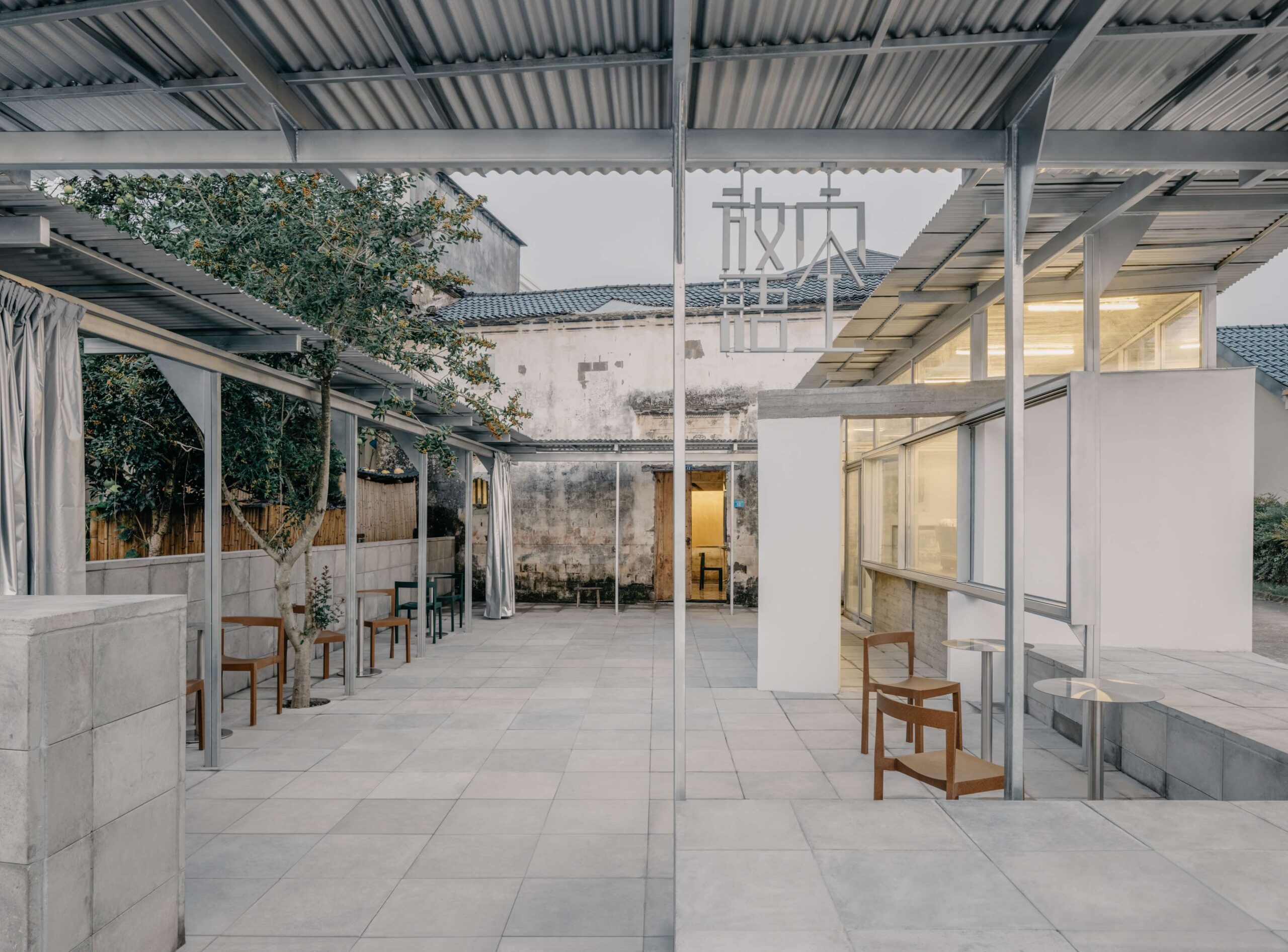 〈竜游ツーリストセンター（Longyou Tourist Center）〉設計：アトリエtao+c（atelier tao+c）