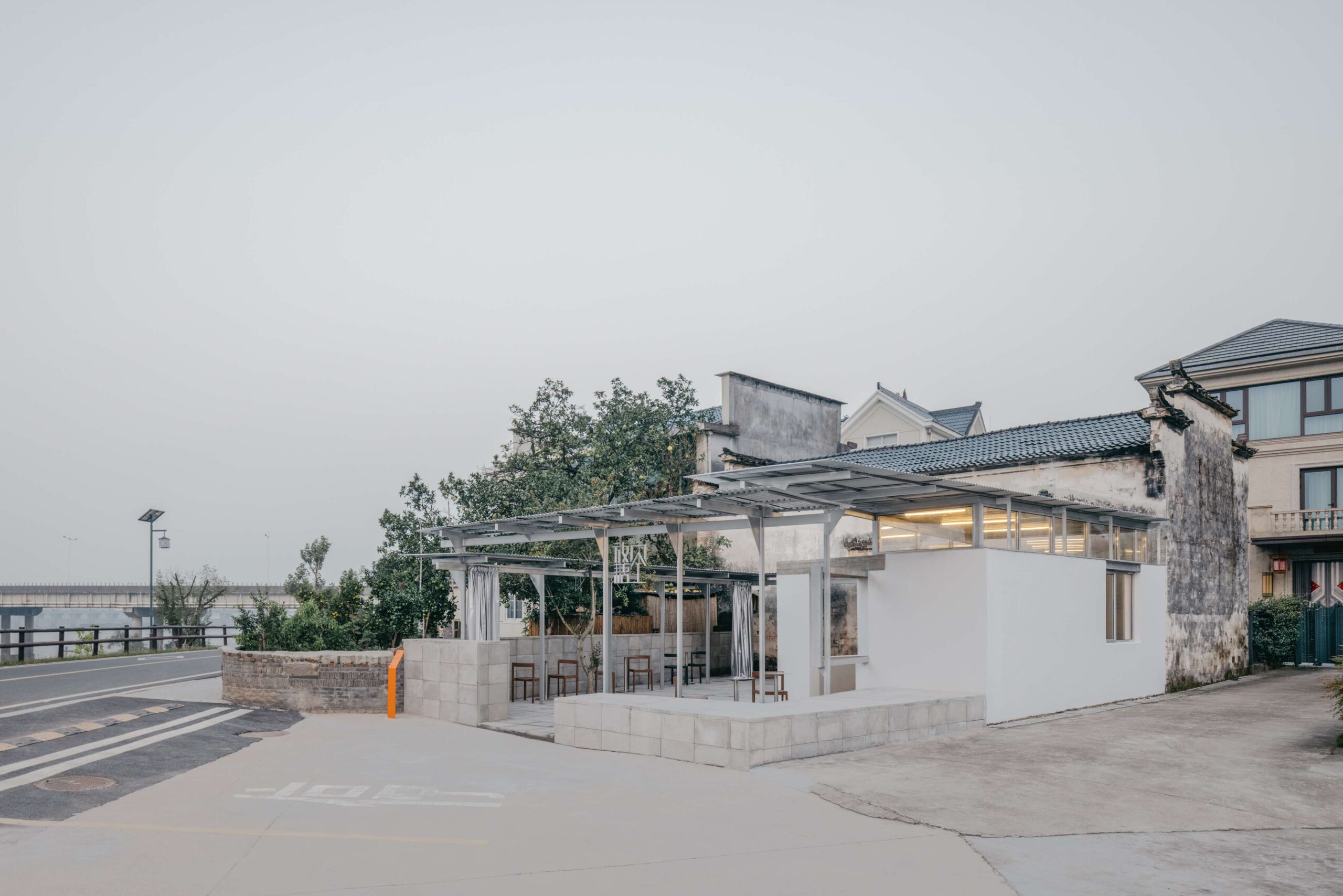 〈竜游ツーリストセンター（Longyou Tourist Center）〉設計：アトリエtao+c（atelier tao+c）