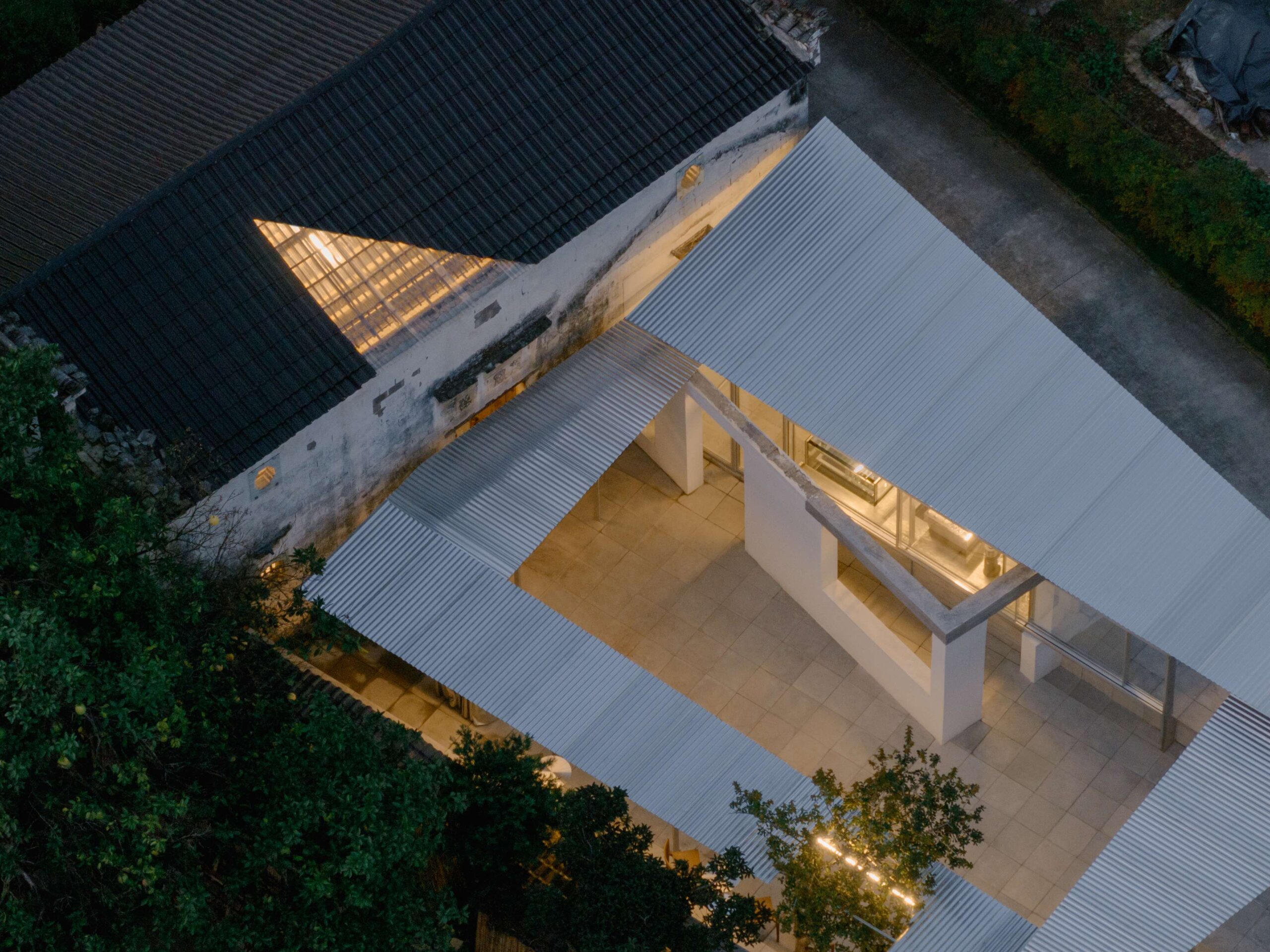 〈竜游ツーリストセンター（Longyou Tourist Center）〉設計：アトリエtao+c（atelier tao+c）