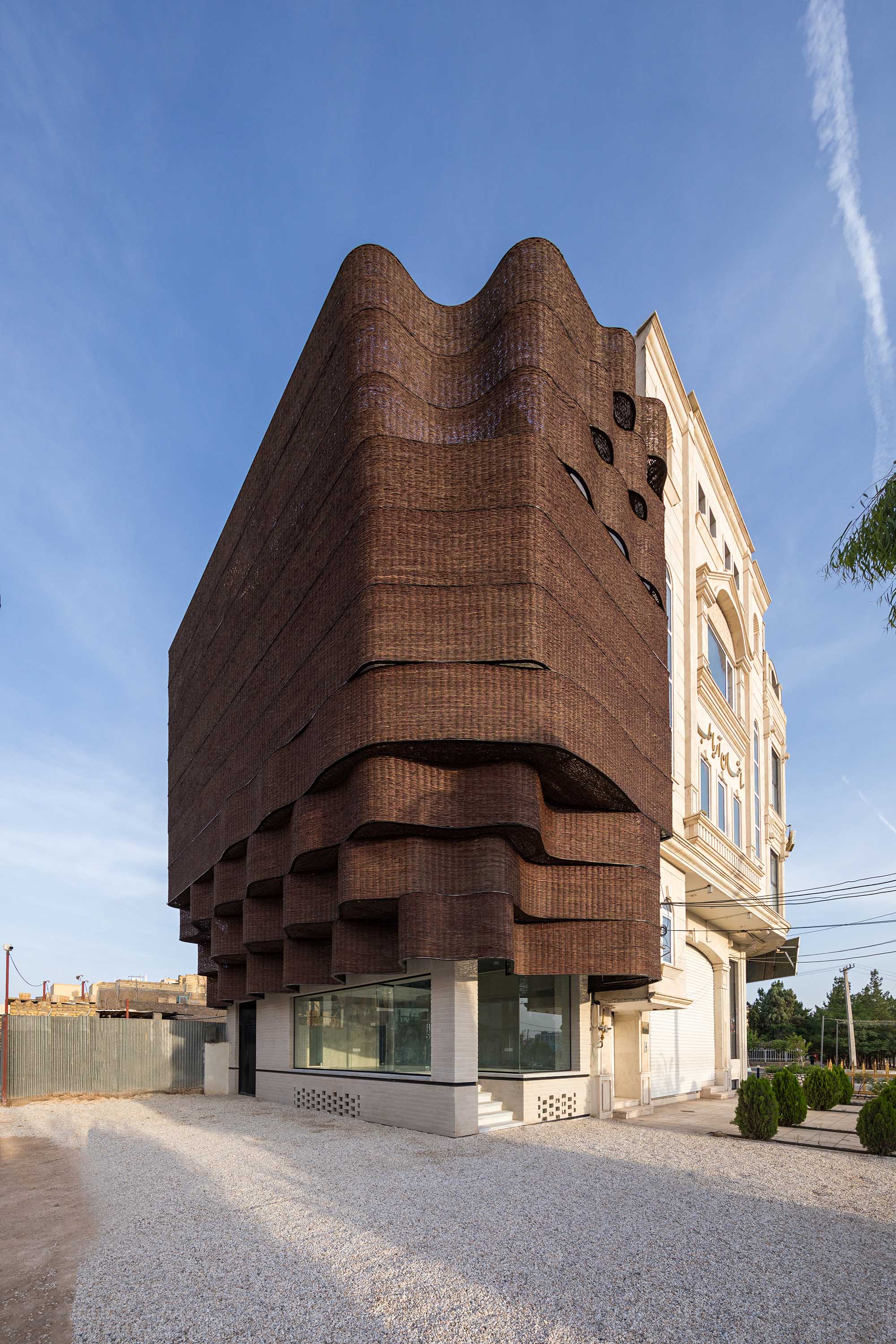 〈アルガヴァン商業プロジェクト（Arghavan Commercial Project）〉設計：13 Degrees Architecture Studio