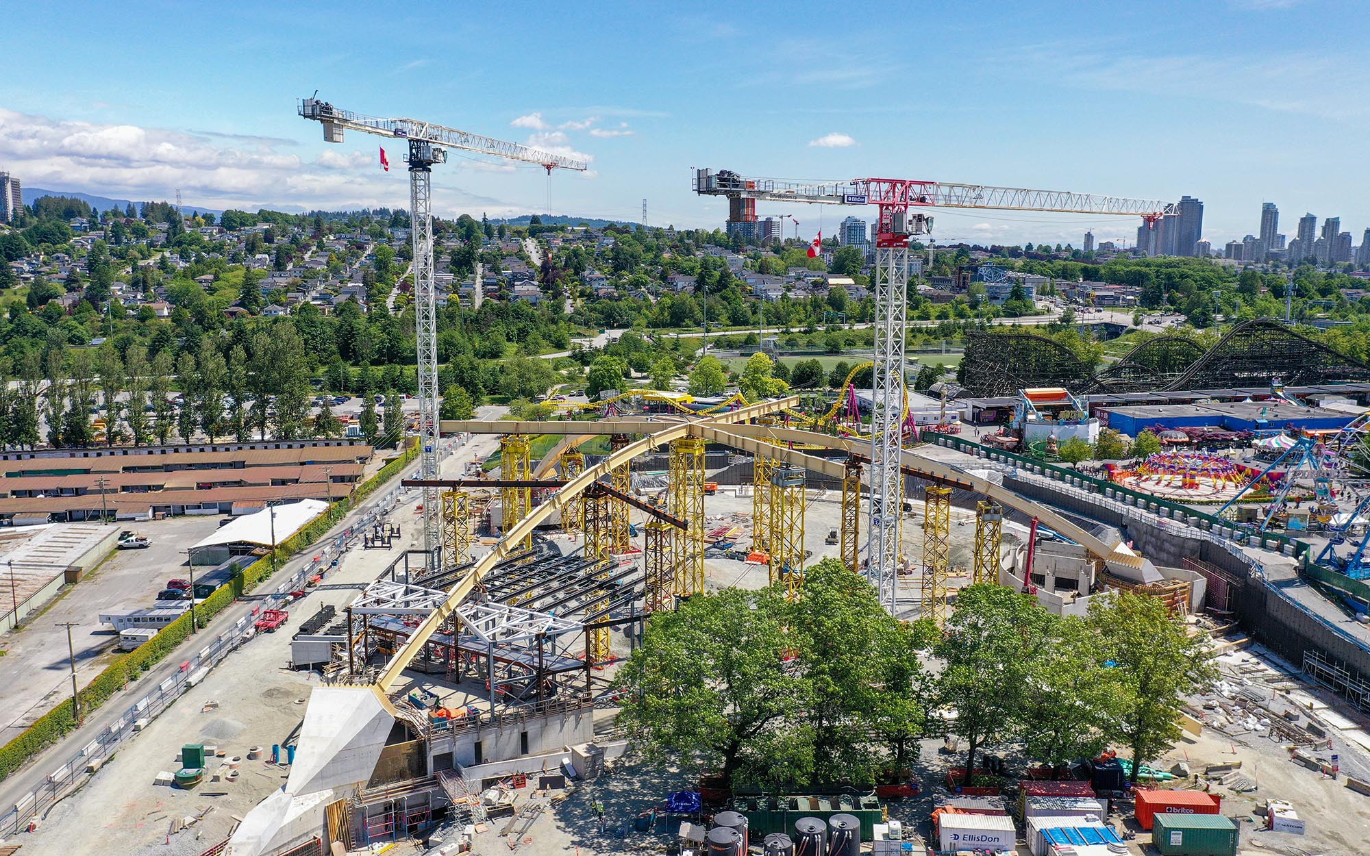 〈PNEアンフィシアター／フリーダム・モバイル・アーチ（PNE Amphitheatre / Freedom Mobile Arch）〉設計：レヴェリー・アーキテクチャ（Revery Architecture）