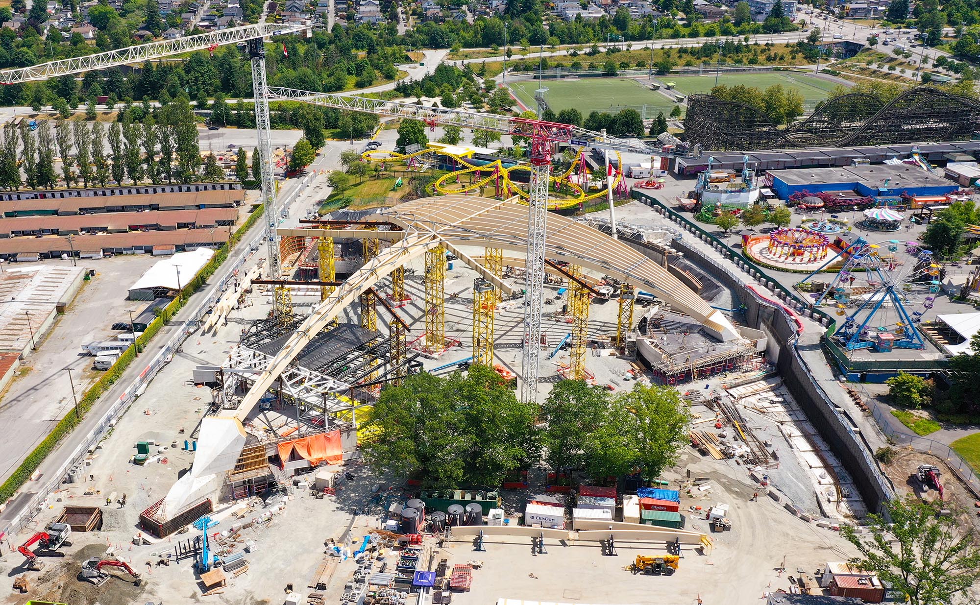 〈PNEアンフィシアター／フリーダム・モバイル・アーチ（PNE Amphitheatre / Freedom Mobile Arch）〉設計：レヴェリー・アーキテクチャ（Revery Architecture）