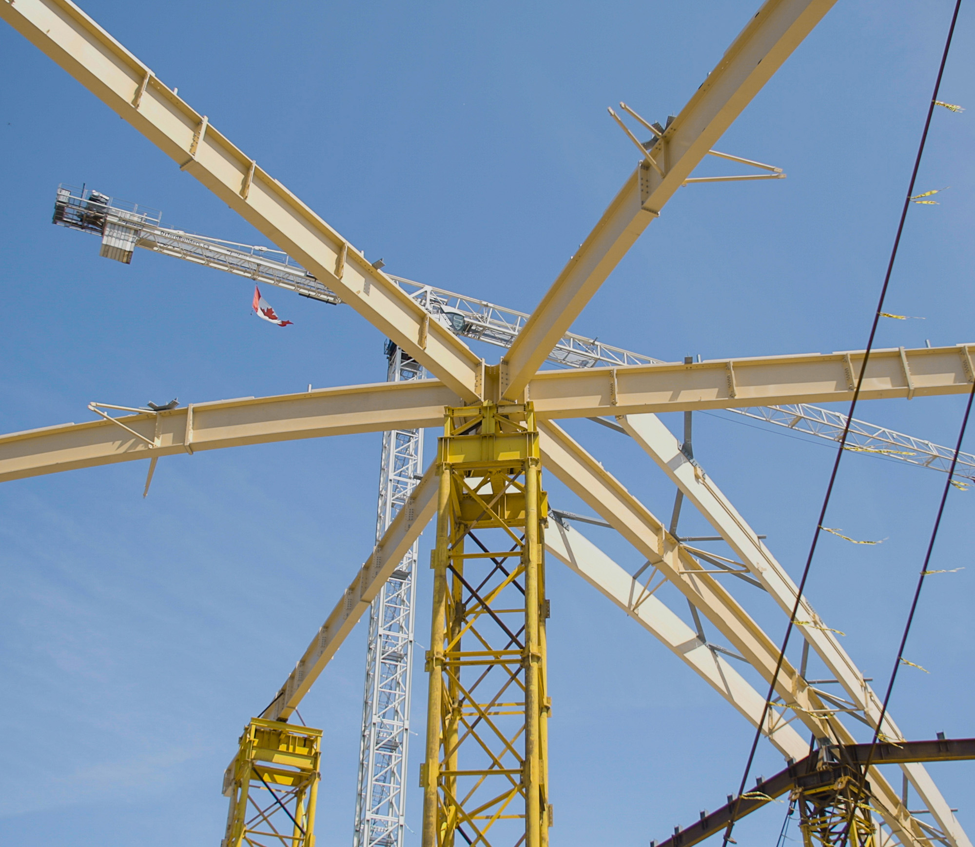 〈PNEアンフィシアター／フリーダム・モバイル・アーチ（PNE Amphitheatre / Freedom Mobile Arch）〉設計：レヴェリー・アーキテクチャ（Revery Architecture）