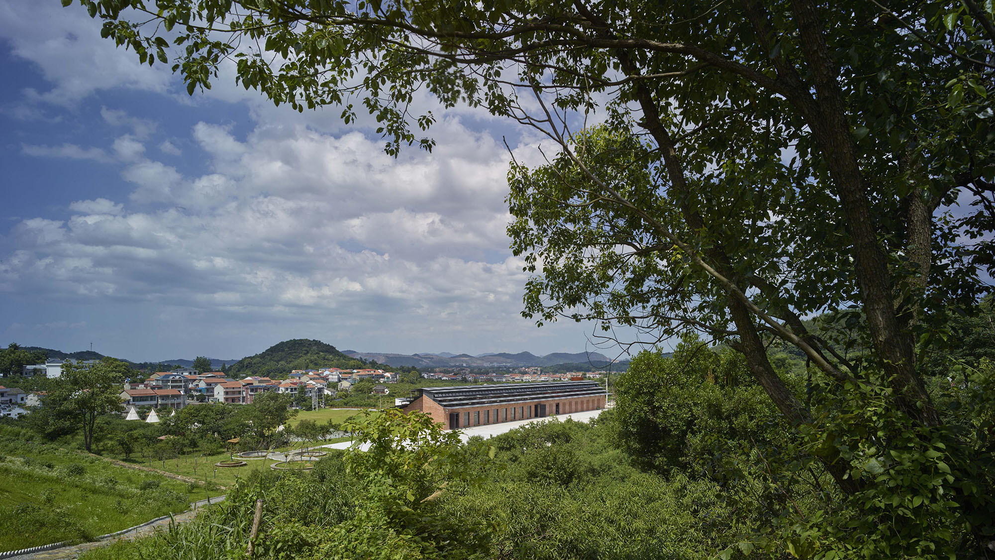 〈桃里・沼山村村民センター（Taoli-Zhaoshan Village Center）〉設計：SUPアトリエ（SUP Atelier）