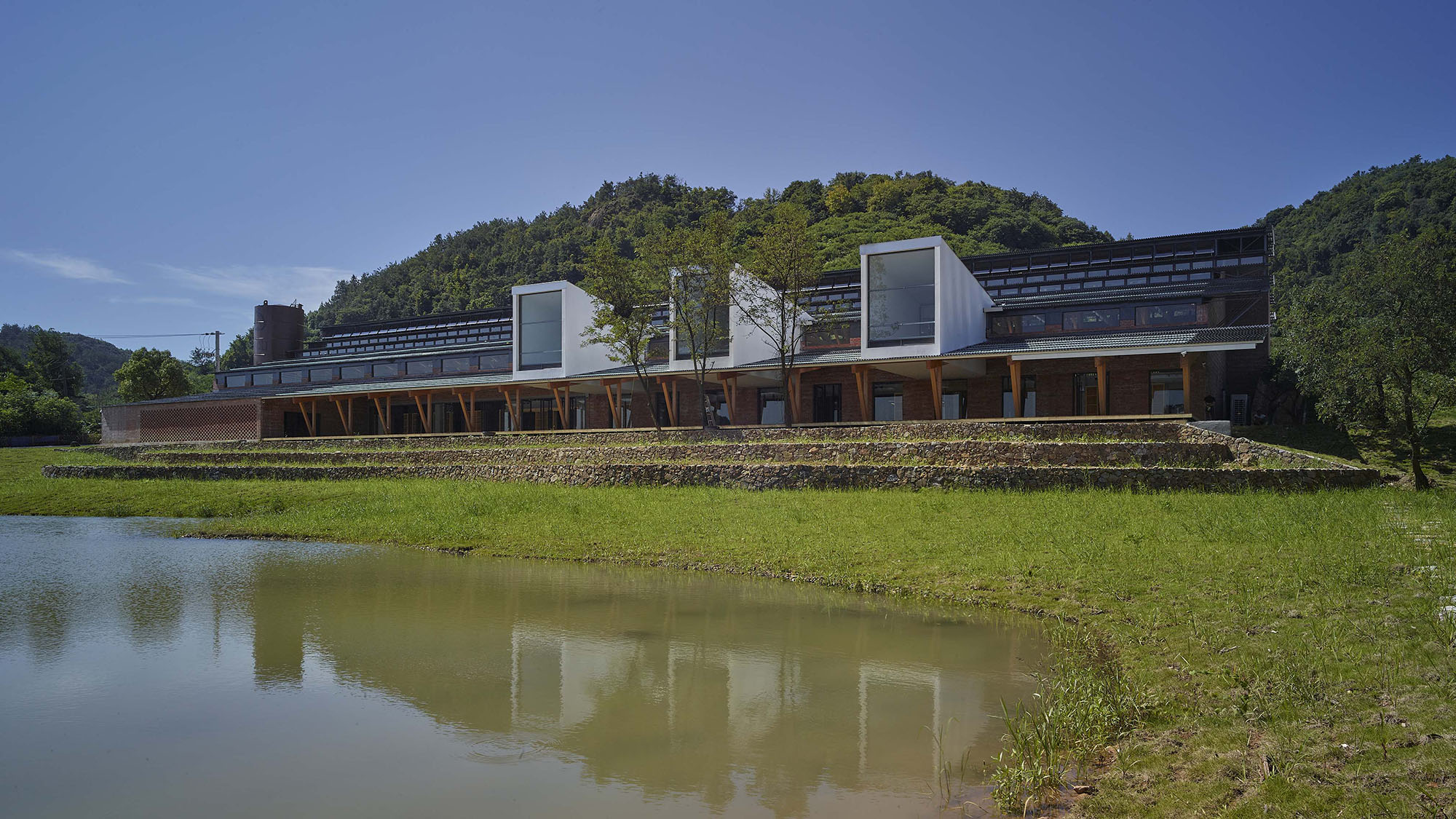 〈桃里・沼山村村民センター（Taoli-Zhaoshan Village Center）〉設計：SUPアトリエ（SUP Atelier）