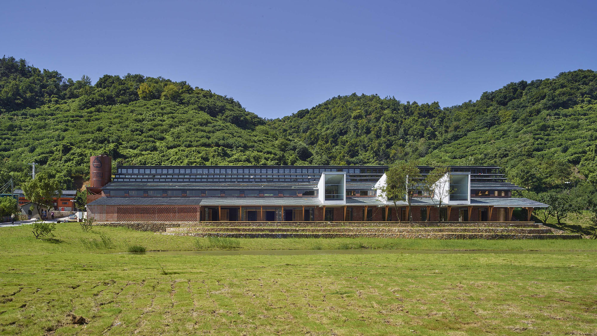〈桃里・沼山村村民センター（Taoli-Zhaoshan Village Center）〉設計：SUPアトリエ（SUP Atelier）