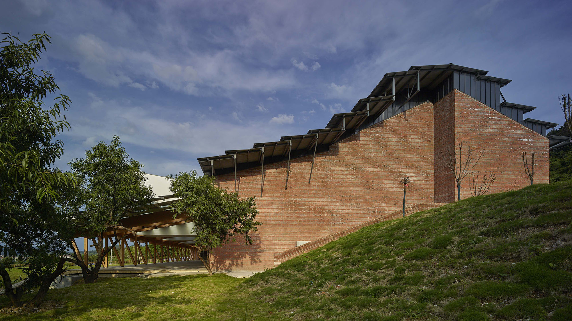 〈桃里・沼山村村民センター（Taoli-Zhaoshan Village Center）〉設計：SUPアトリエ（SUP Atelier）