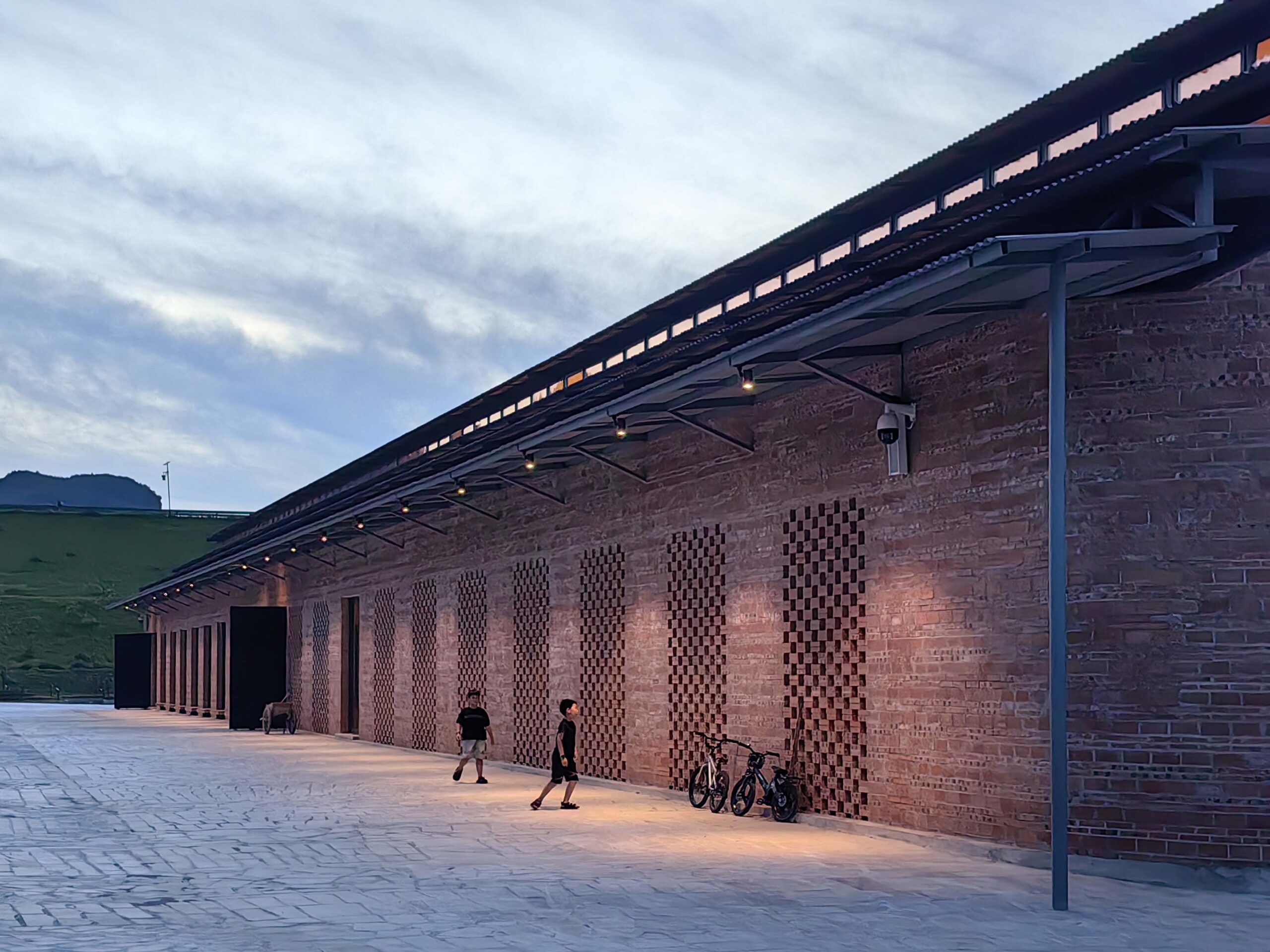 〈桃里・沼山村村民センター（Taoli-Zhaoshan Village Center）〉設計：SUPアトリエ（SUP Atelier）