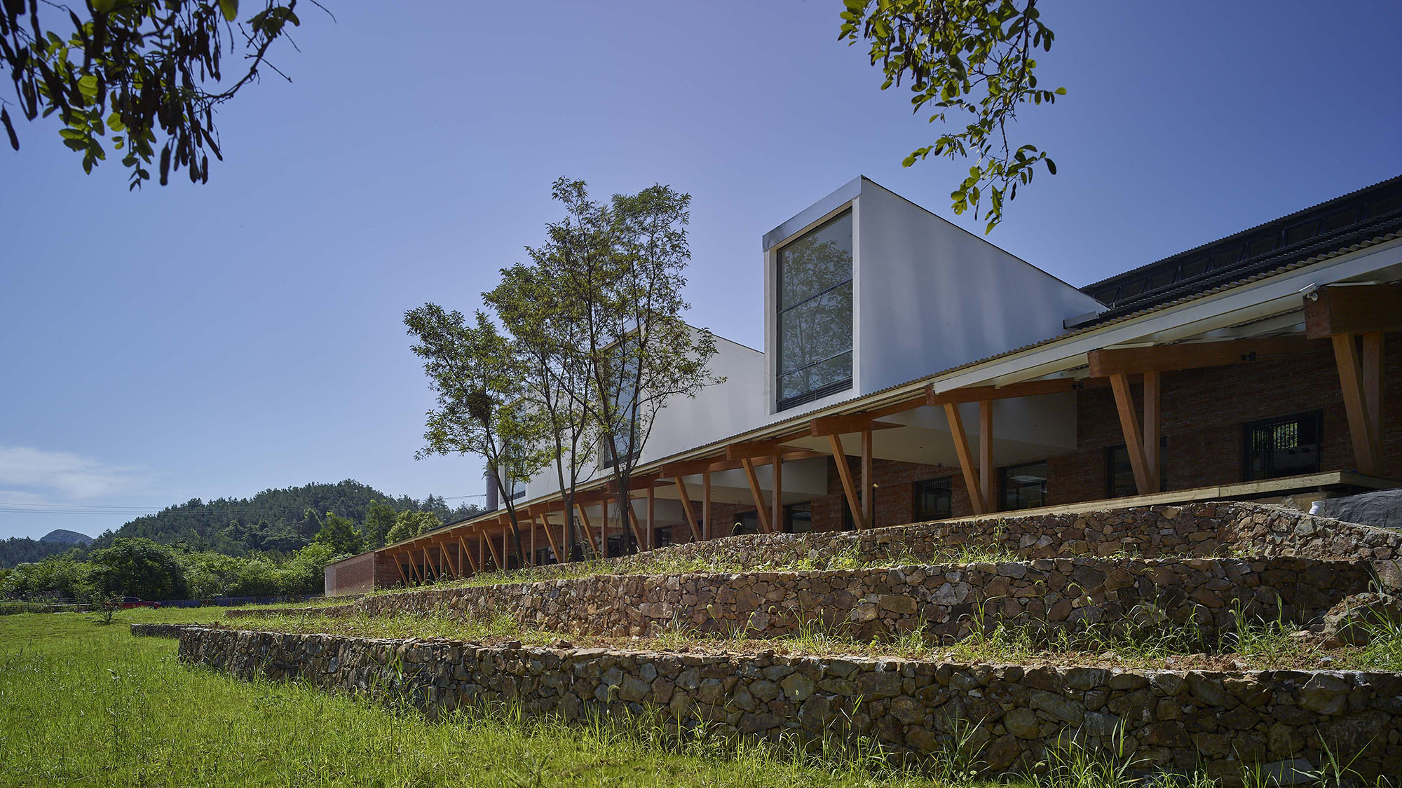 〈桃里・沼山村村民センター（Taoli-Zhaoshan Village Center）〉設計：SUPアトリエ（SUP Atelier）