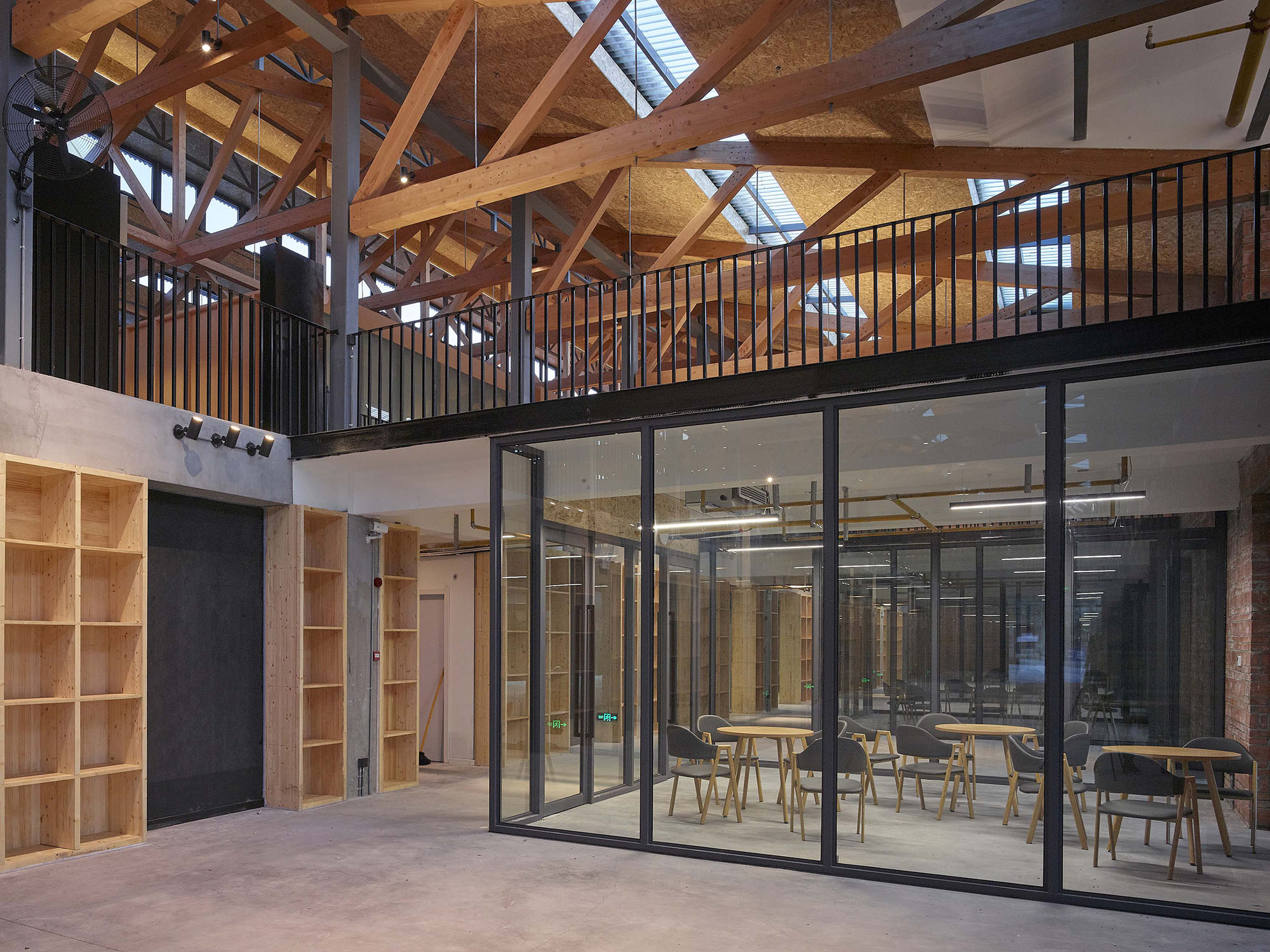 〈桃里・沼山村村民センター（Taoli-Zhaoshan Village Center）〉設計：SUPアトリエ（SUP Atelier）