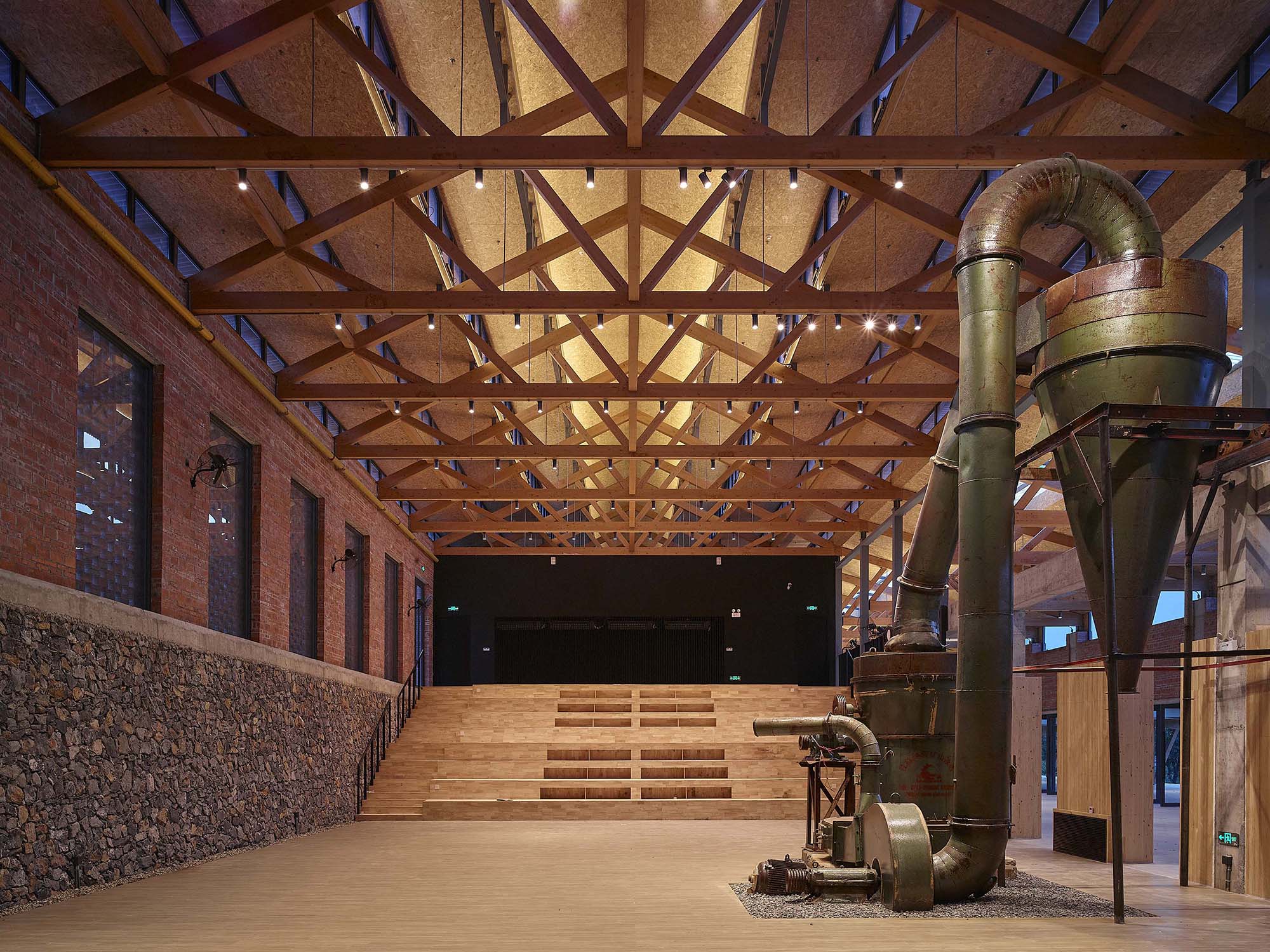 〈桃里・沼山村村民センター（Taoli-Zhaoshan Village Center）〉設計：SUPアトリエ（SUP Atelier）