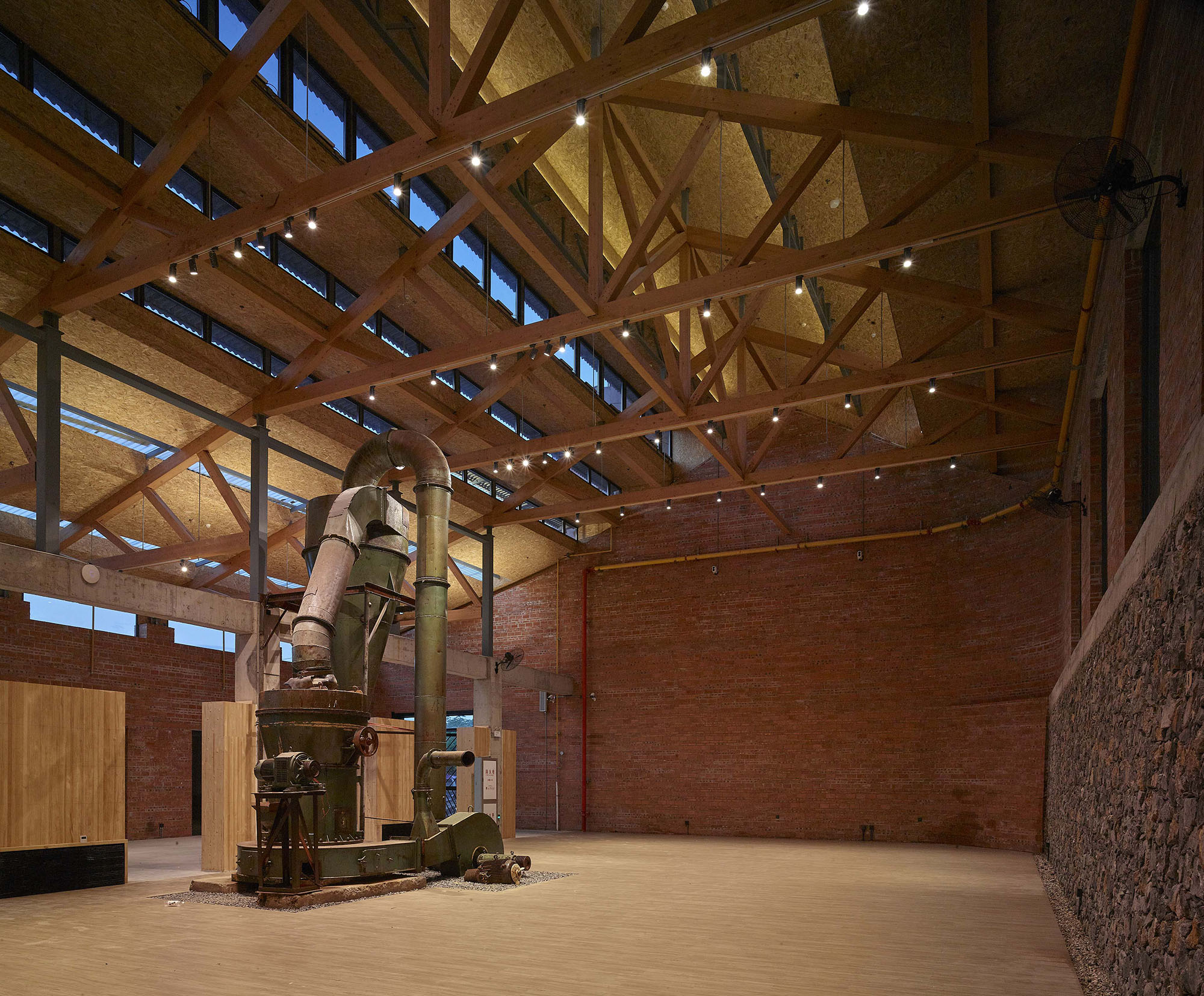 〈桃里・沼山村村民センター（Taoli-Zhaoshan Village Center）〉設計：SUPアトリエ（SUP Atelier）