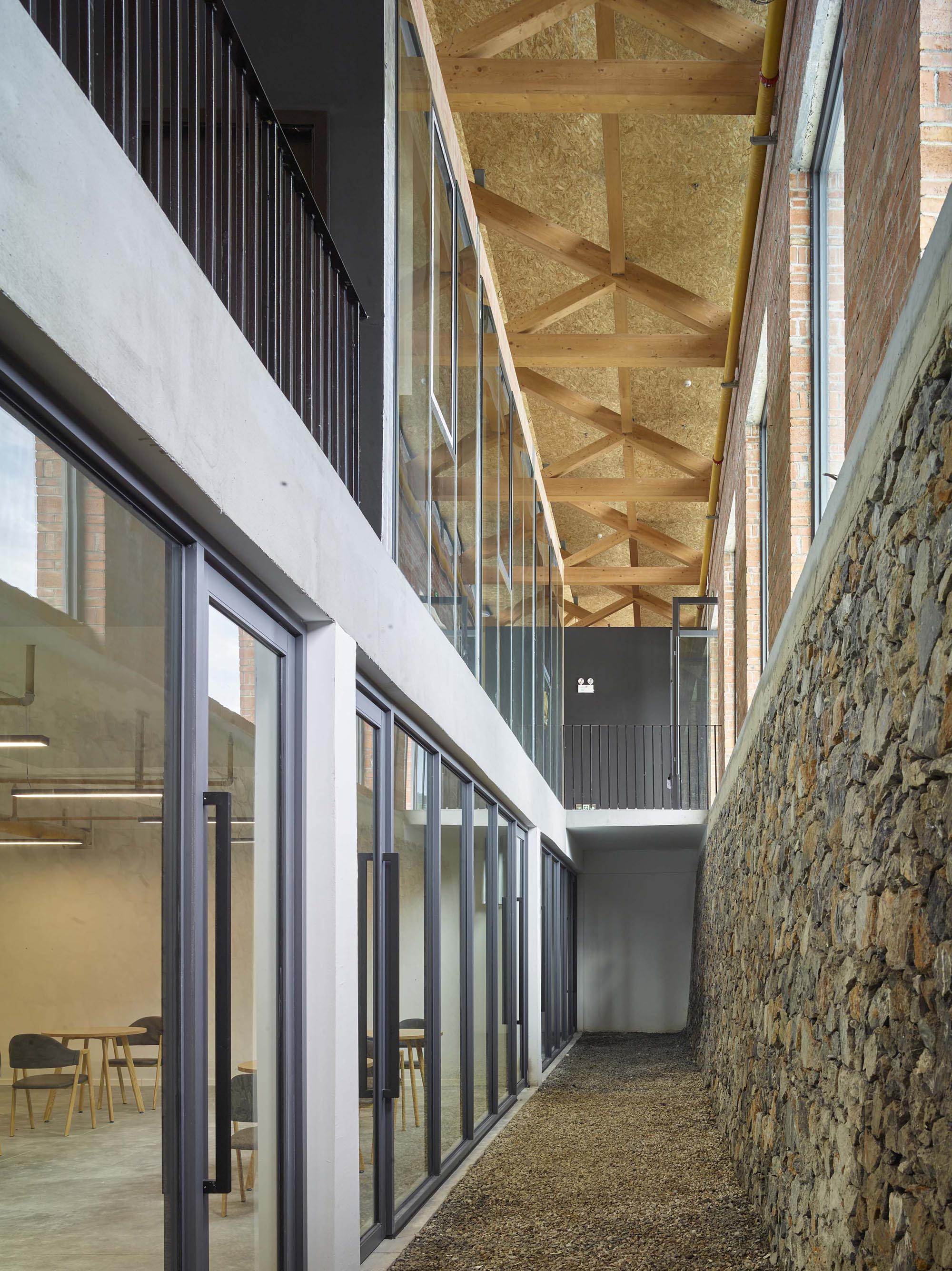 〈桃里・沼山村村民センター（Taoli-Zhaoshan Village Center）〉設計：SUPアトリエ（SUP Atelier）