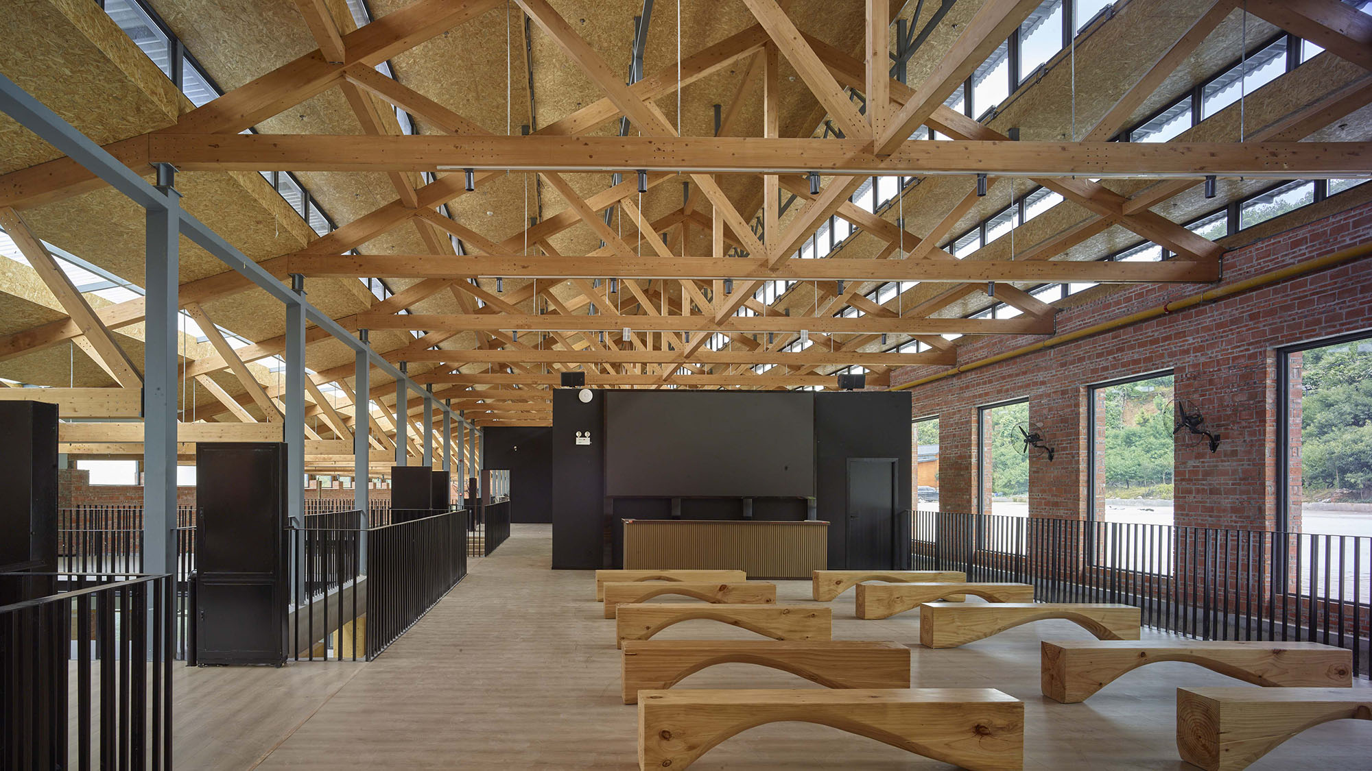 〈桃里・沼山村村民センター（Taoli-Zhaoshan Village Center）〉設計：SUPアトリエ（SUP Atelier）