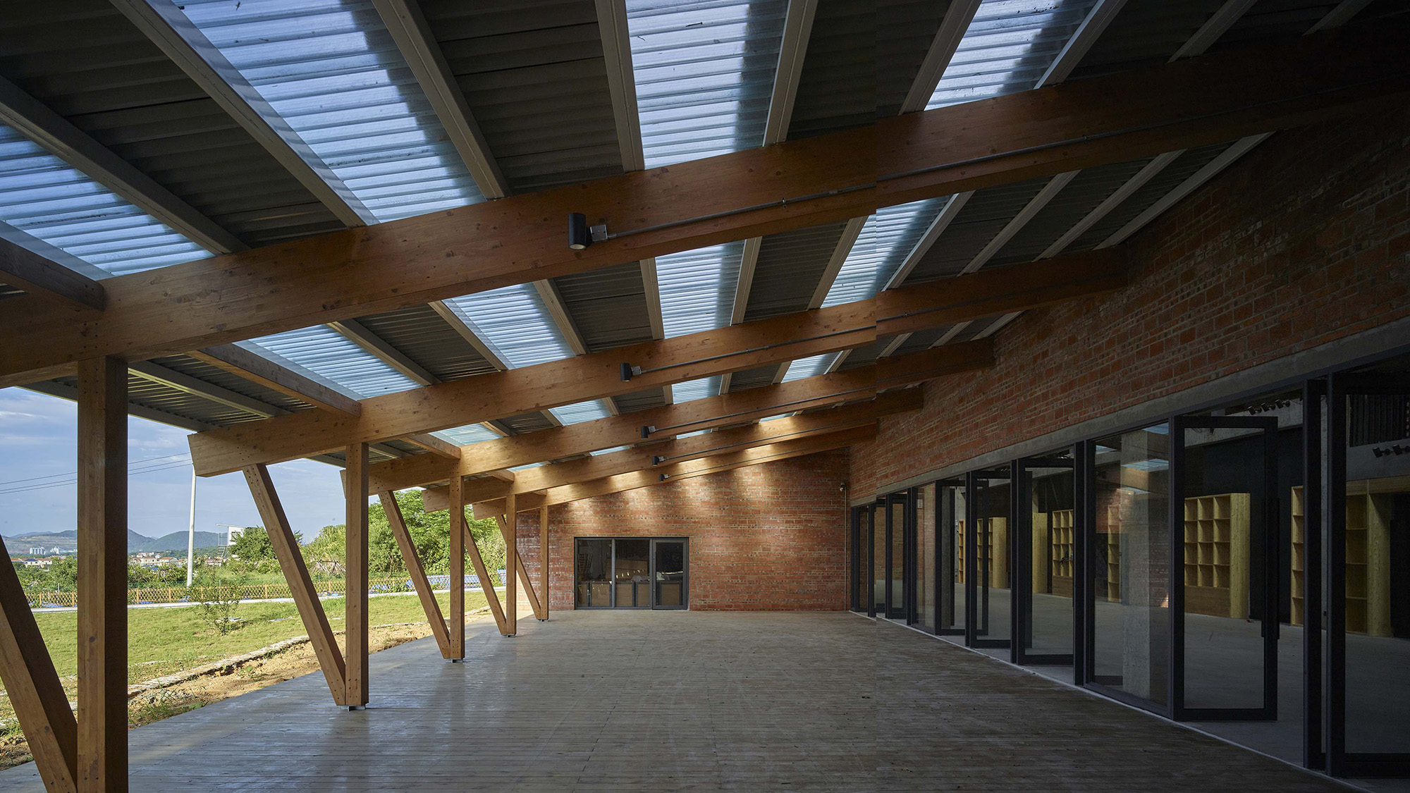 〈桃里・沼山村村民センター（Taoli-Zhaoshan Village Center）〉設計：SUPアトリエ（SUP Atelier）