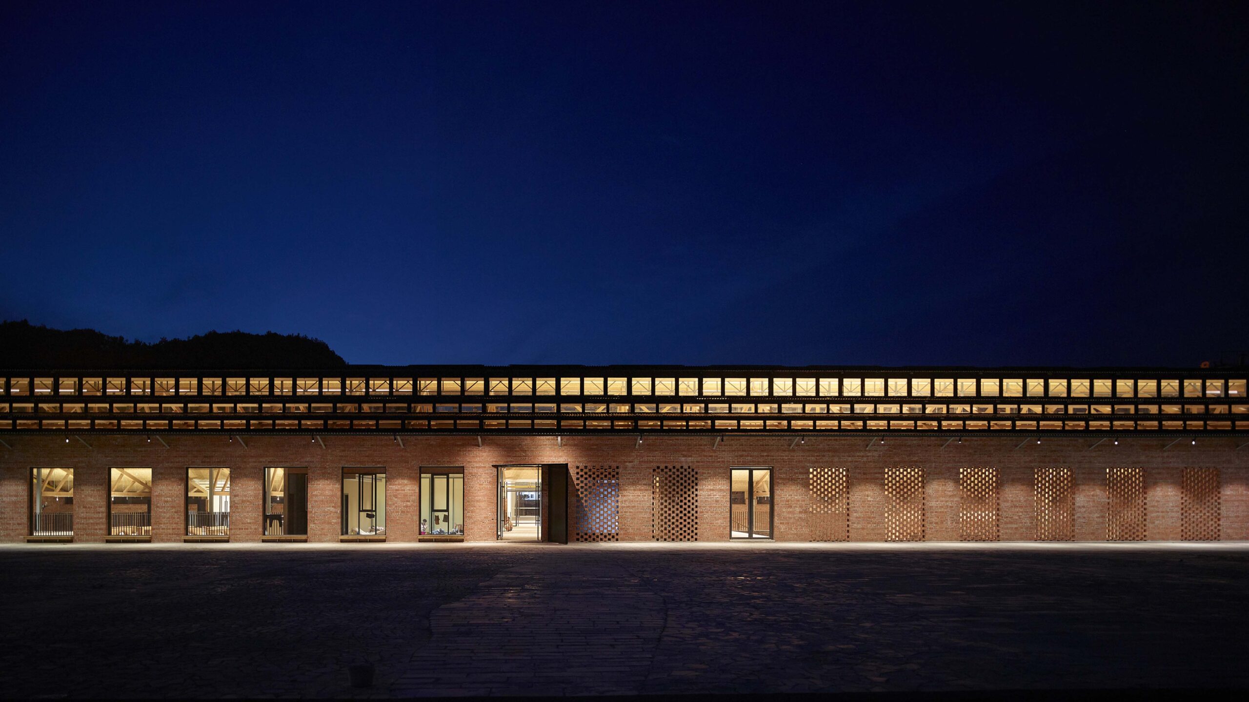 〈桃里・沼山村村民センター（Taoli-Zhaoshan Village Center）〉設計：SUPアトリエ（SUP Atelier）