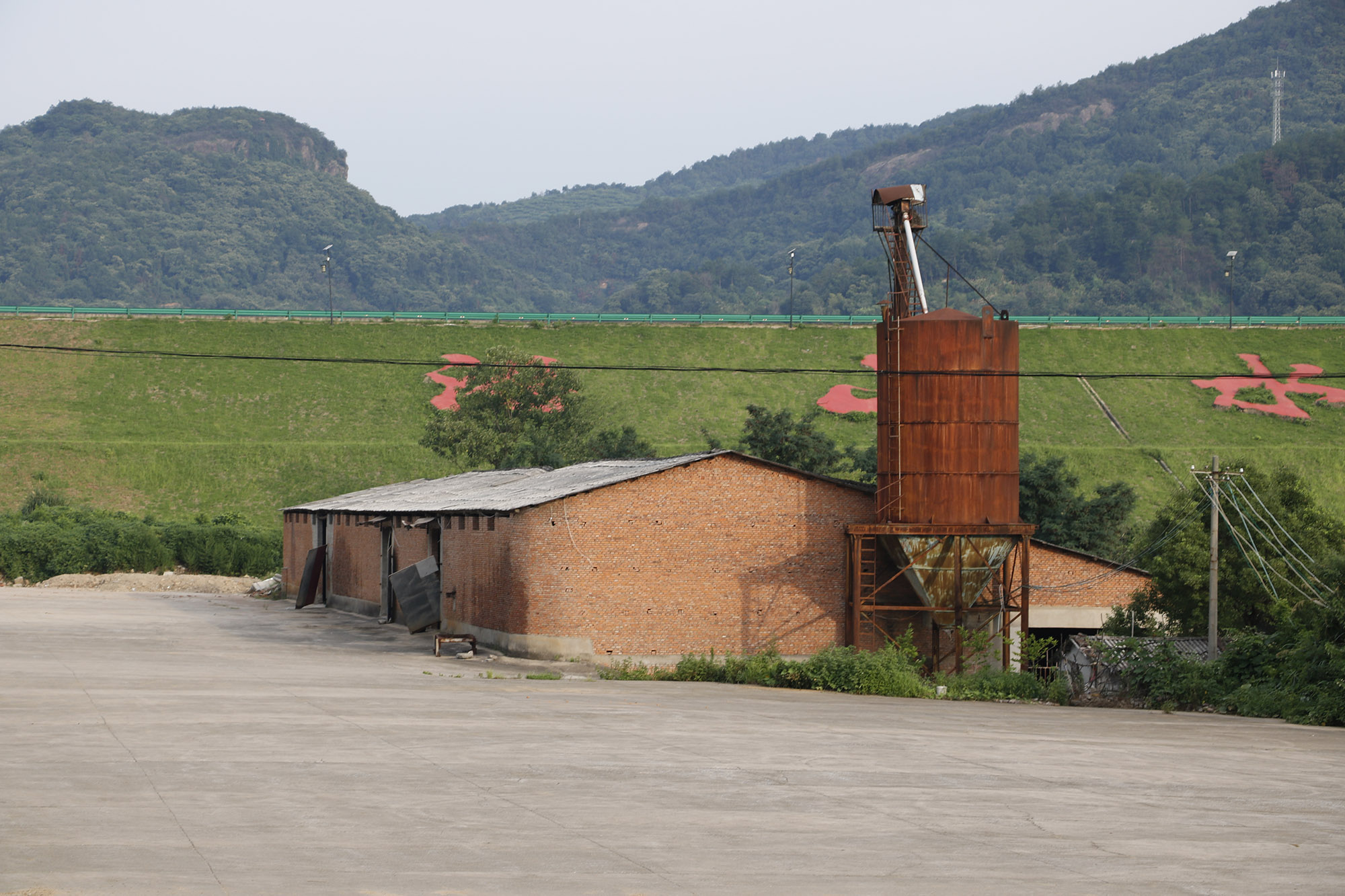 〈桃里・沼山村村民センター（Taoli-Zhaoshan Village Center）〉設計：SUPアトリエ（SUP Atelier）