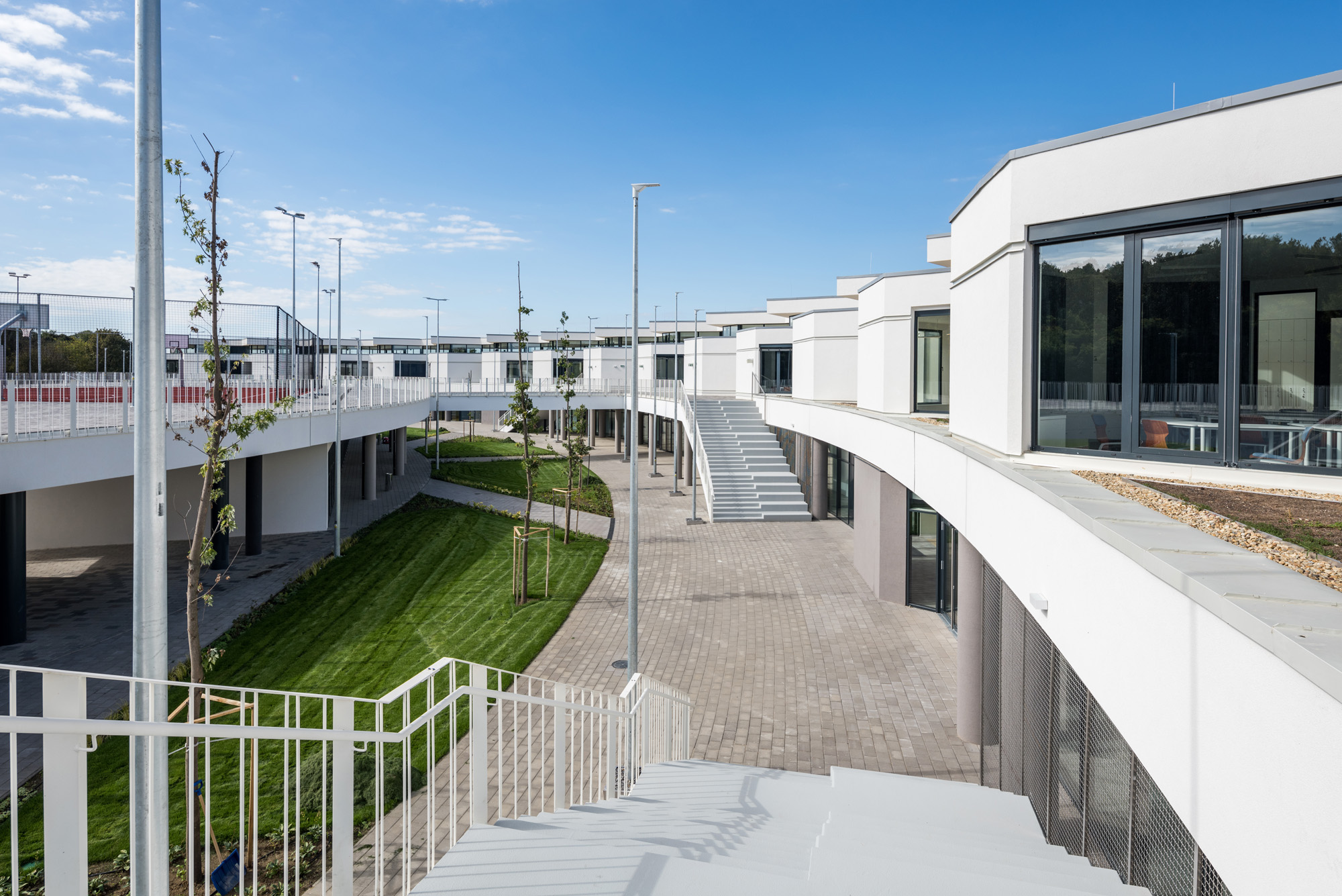 〈デブレツェン国際学校（ International School of Debrecen）〉設計：BORD建築スタジオ（BORD Architectural Studio）