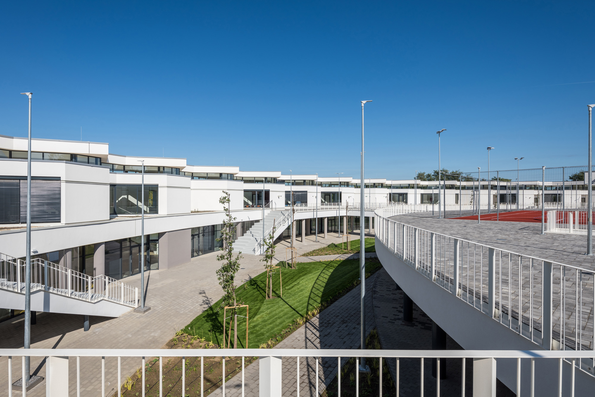 〈デブレツェン国際学校（ International School of Debrecen）〉設計：BORD建築スタジオ（BORD Architectural Studio）