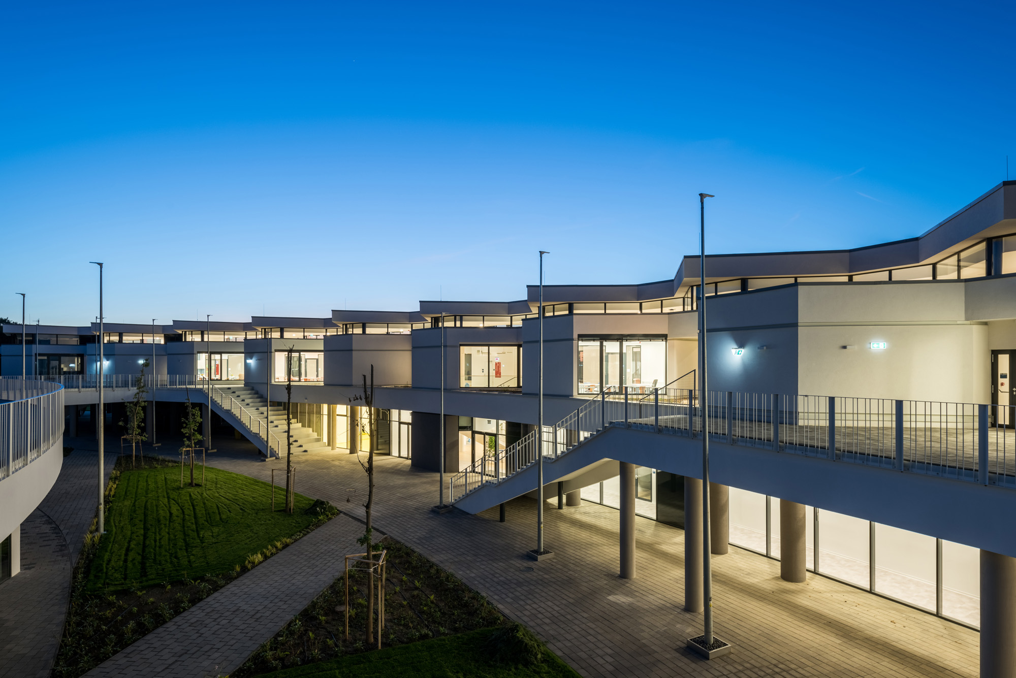 〈デブレツェン国際学校（ International School of Debrecen）〉設計：BORD建築スタジオ（BORD Architectural Studio）