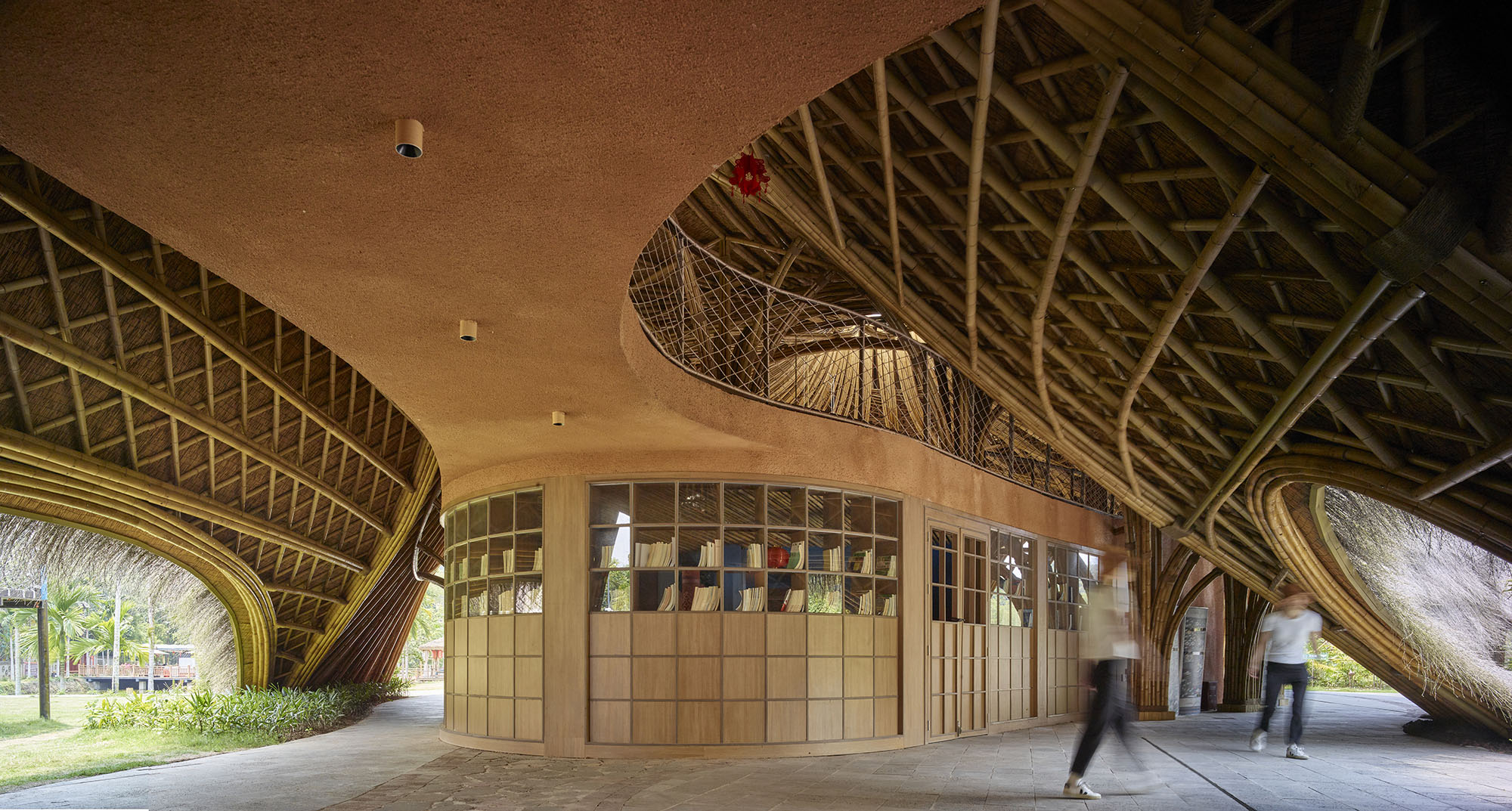 〈マオナ・ビレッジセンター（Maona Village Center）〉SUPアトリエ（SUP Atelier）