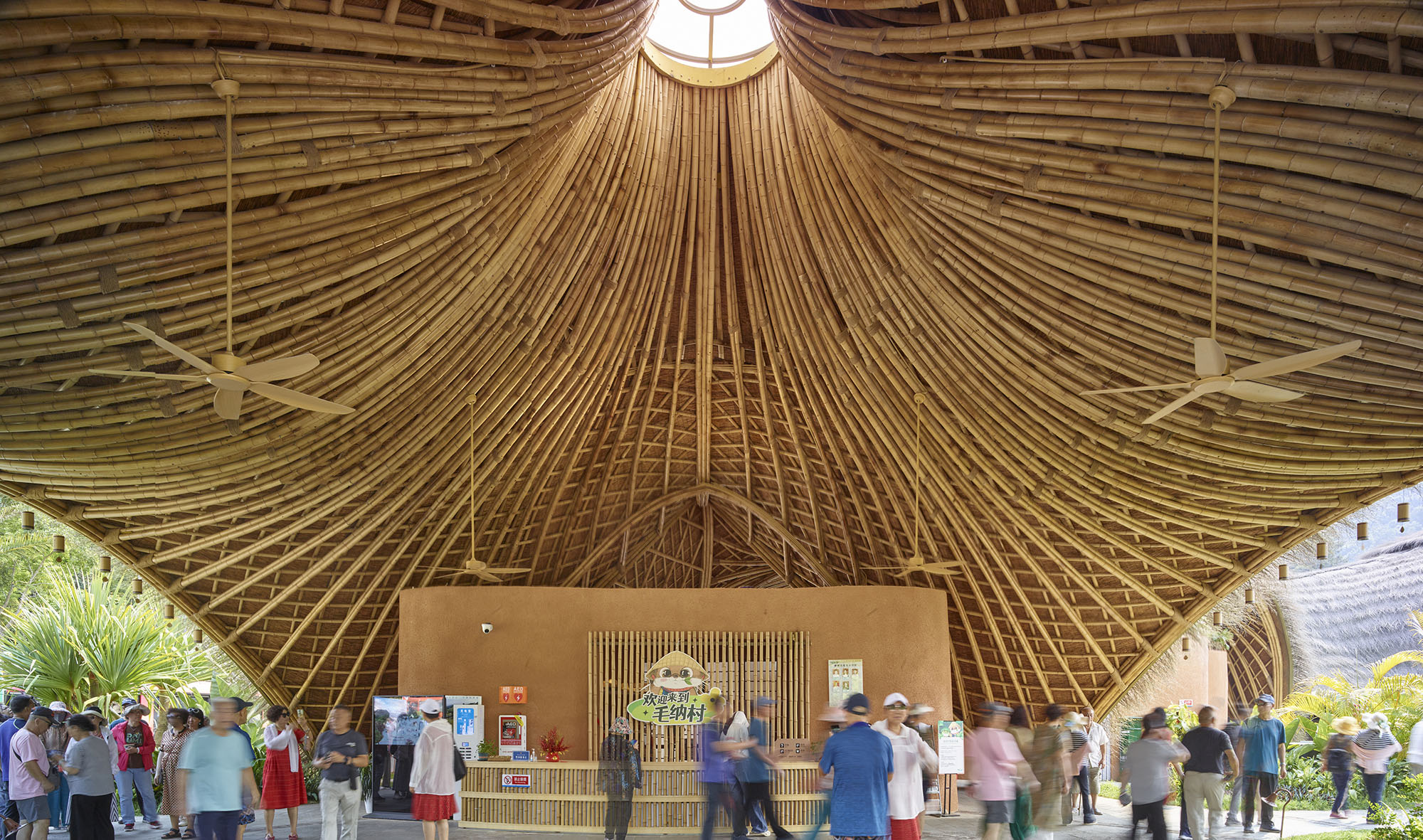 〈マオナ・ビレッジセンター（Maona Village Center）〉SUPアトリエ（SUP Atelier）