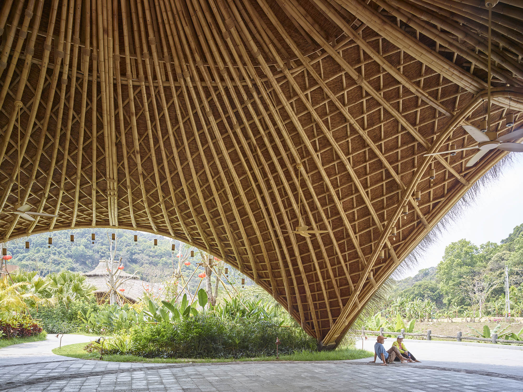 〈マオナ・ビレッジセンター（Maona Village Center）〉SUPアトリエ（SUP Atelier）