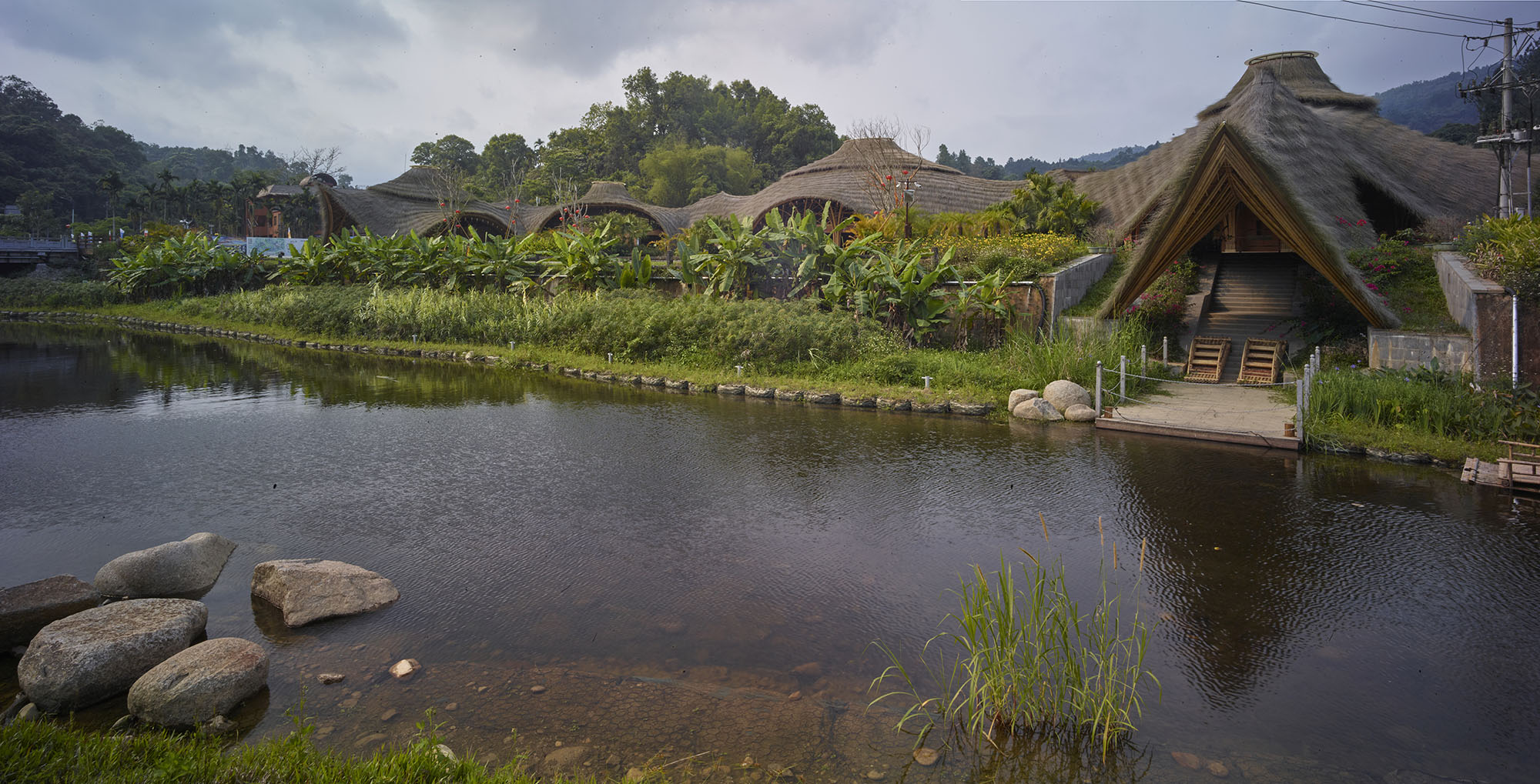 〈マオナ・ビレッジセンター（Maona Village Center）〉SUPアトリエ（SUP Atelier）