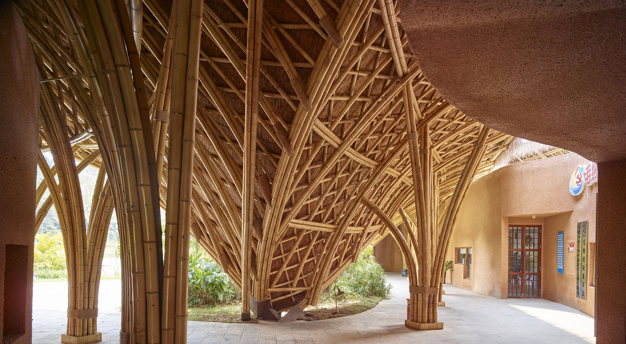 〈マオナ・ビレッジセンター（Maona Village Center）〉SUPアトリエ（SUP Atelier）