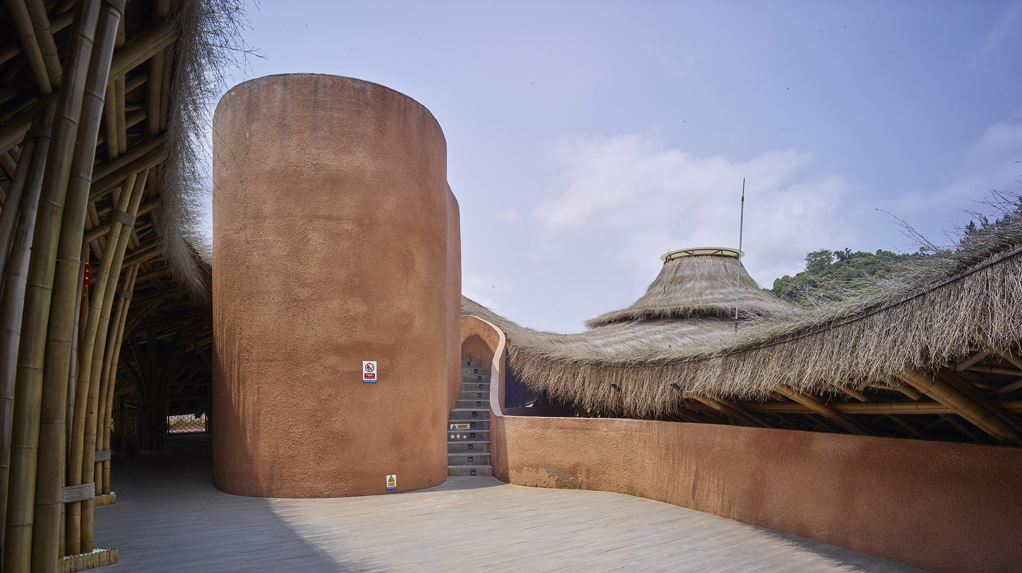 〈マオナ・ビレッジセンター（Maona Village Center）〉SUPアトリエ（SUP Atelier）