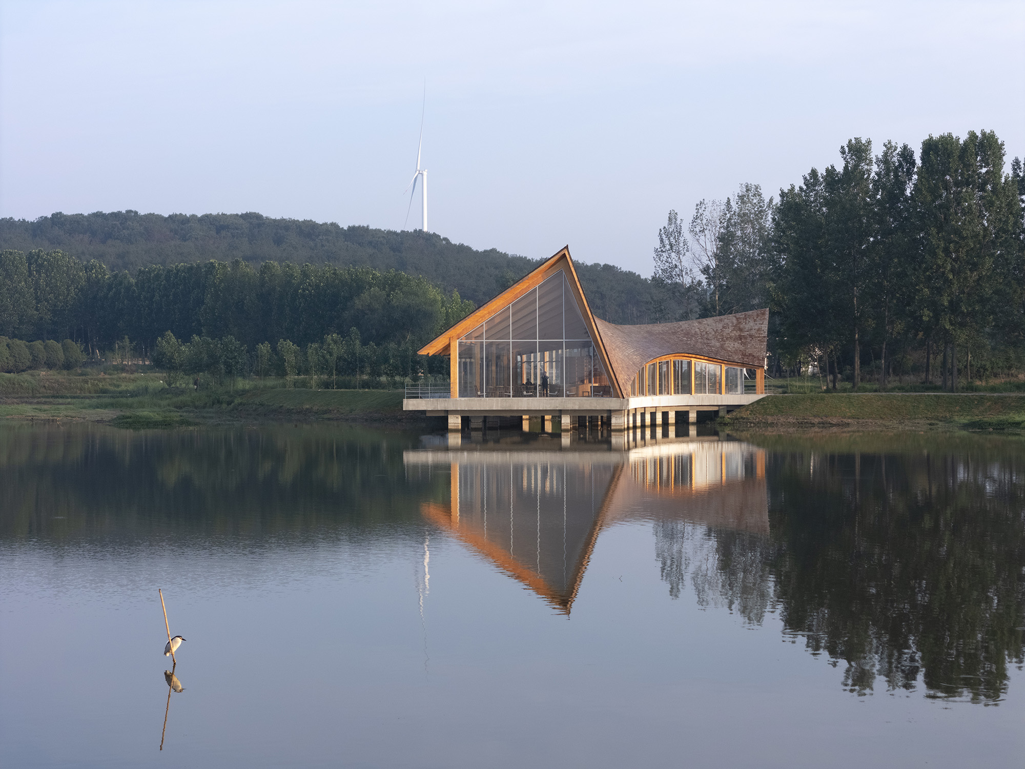 〈ドラフトウッド・ビレッジセンター（The Driftwood Village Center）〉プライマリー・アーキテクツ（Primary Architects）