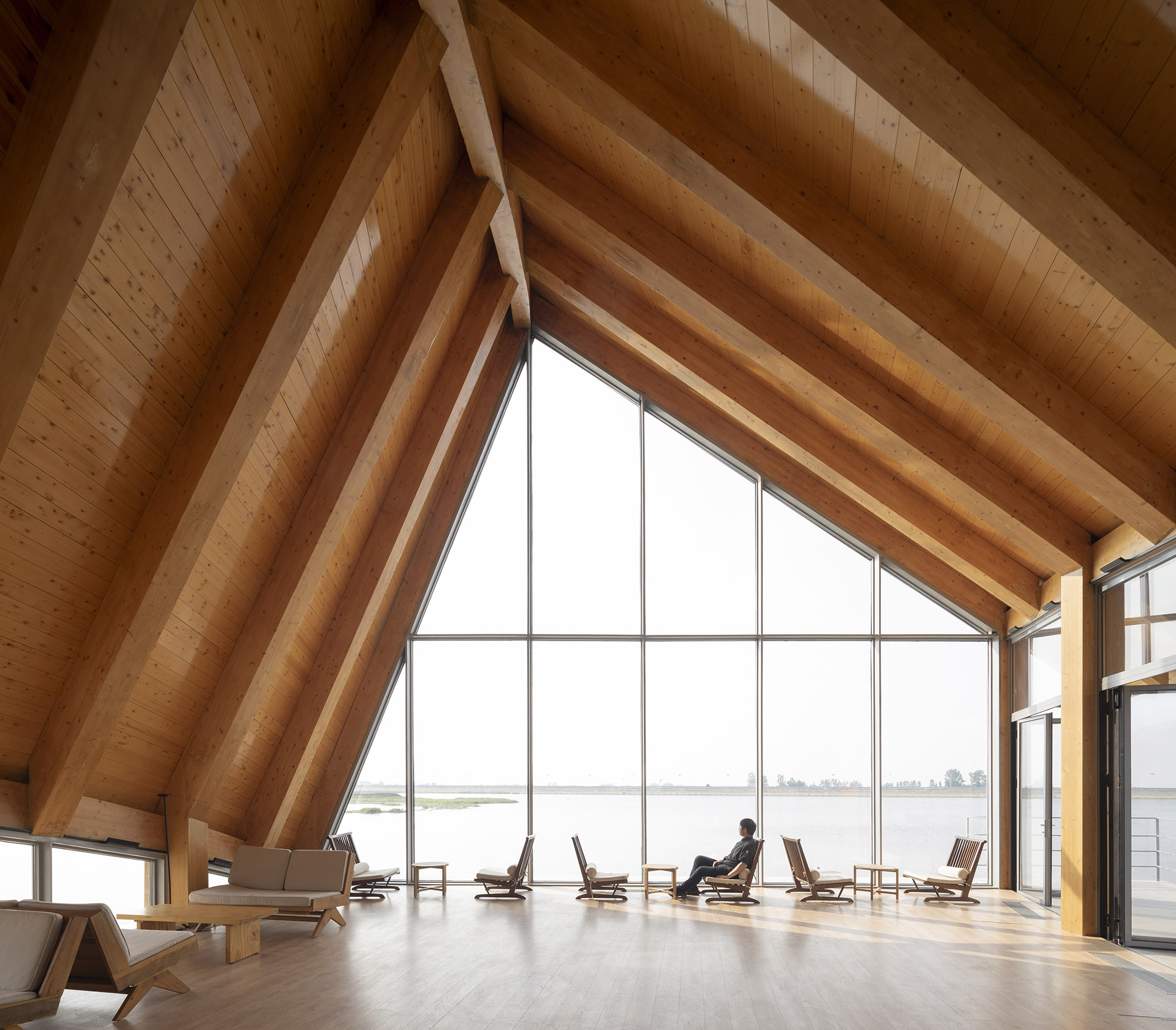 〈ドラフトウッド・ビレッジセンター（The Driftwood Village Center）〉プライマリー・アーキテクツ（Primary Architects）