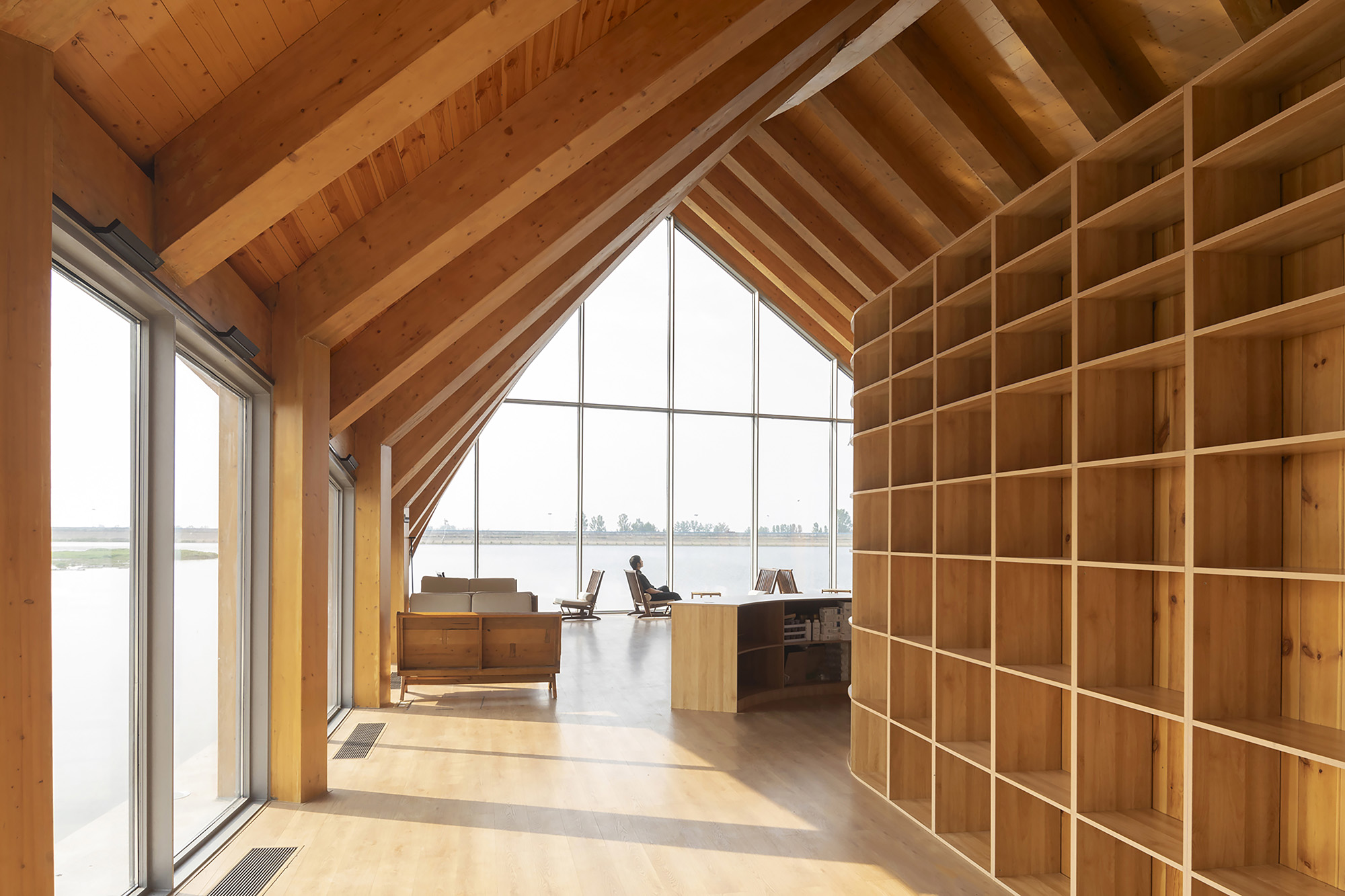 〈ドラフトウッド・ビレッジセンター（The Driftwood Village Center）〉プライマリー・アーキテクツ（Primary Architects）