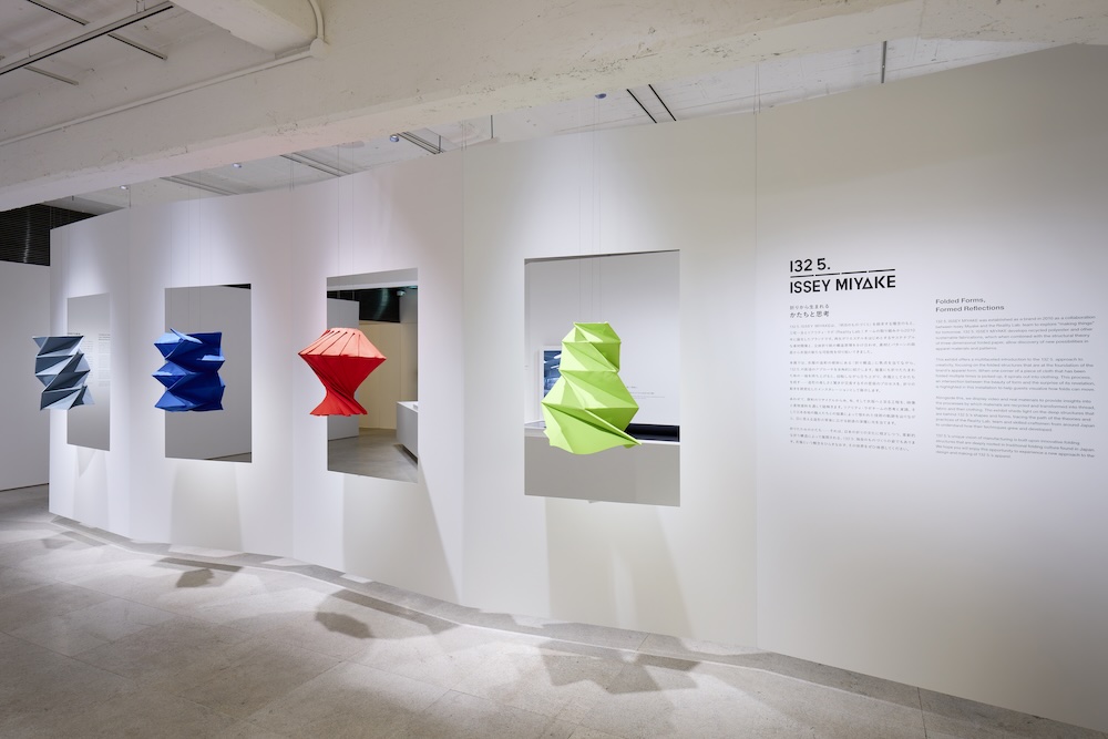 MIYAKE ISSEY展 = MIYAKE ISSEY EXHIBITION… MIYAKE ISSEY展(三宅一生 : 著 ; 佐藤卓 : アートディレクション