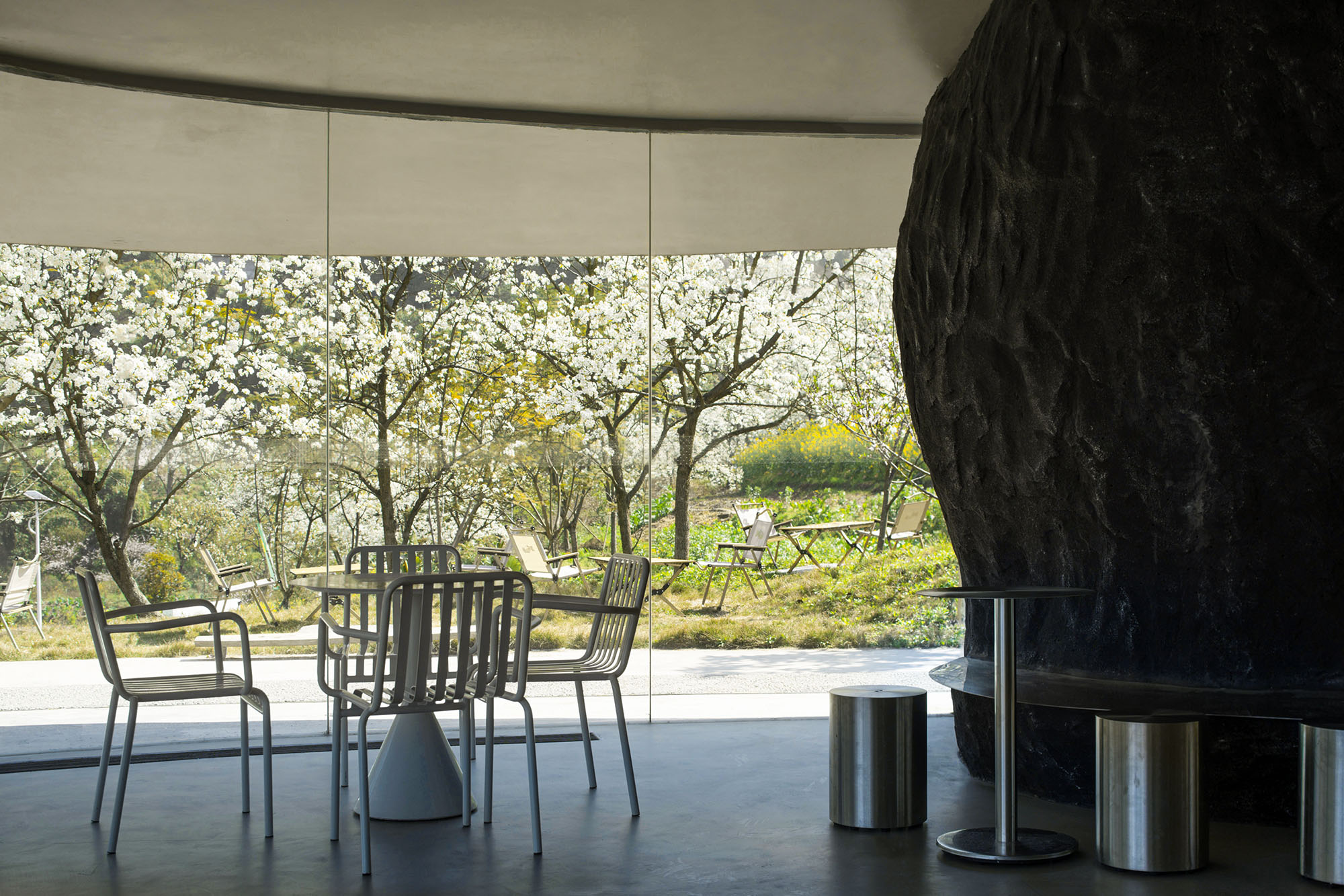 〈Buzzy Sunny - 渓谷の石窯（Buzzy Sunny · The Stone Kiln in the Valley）〉Archermit