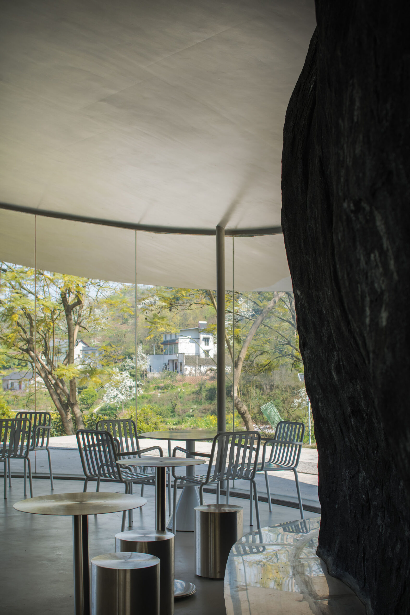 〈Buzzy Sunny - 渓谷の石窯（Buzzy Sunny · The Stone Kiln in the Valley）〉Archermit