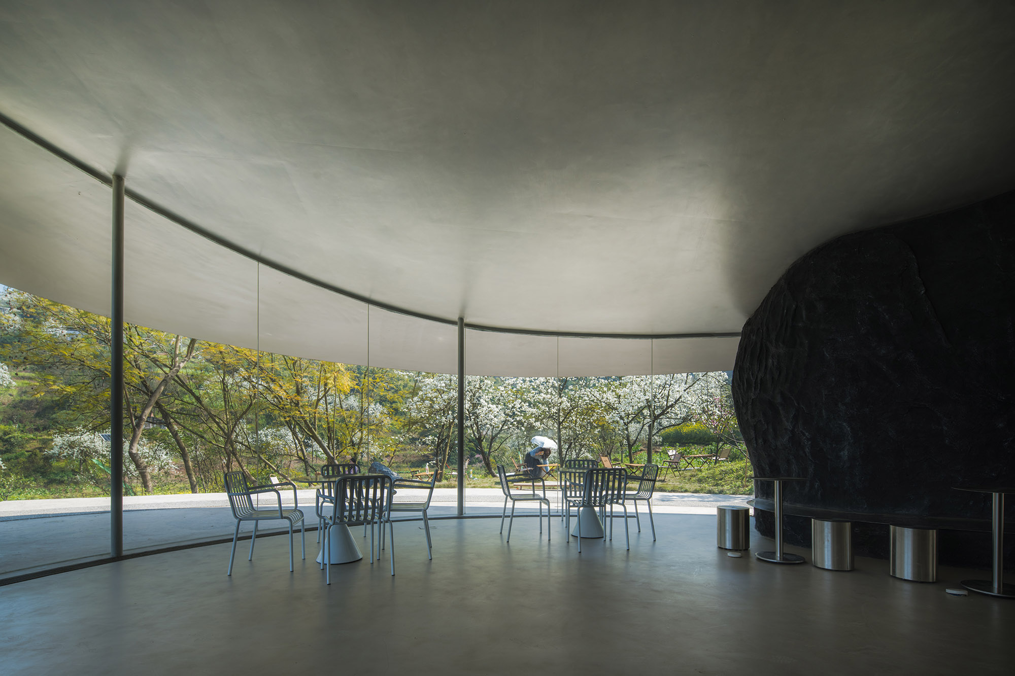 〈Buzzy Sunny - 渓谷の石窯（Buzzy Sunny · The Stone Kiln in the Valley）〉Archermit