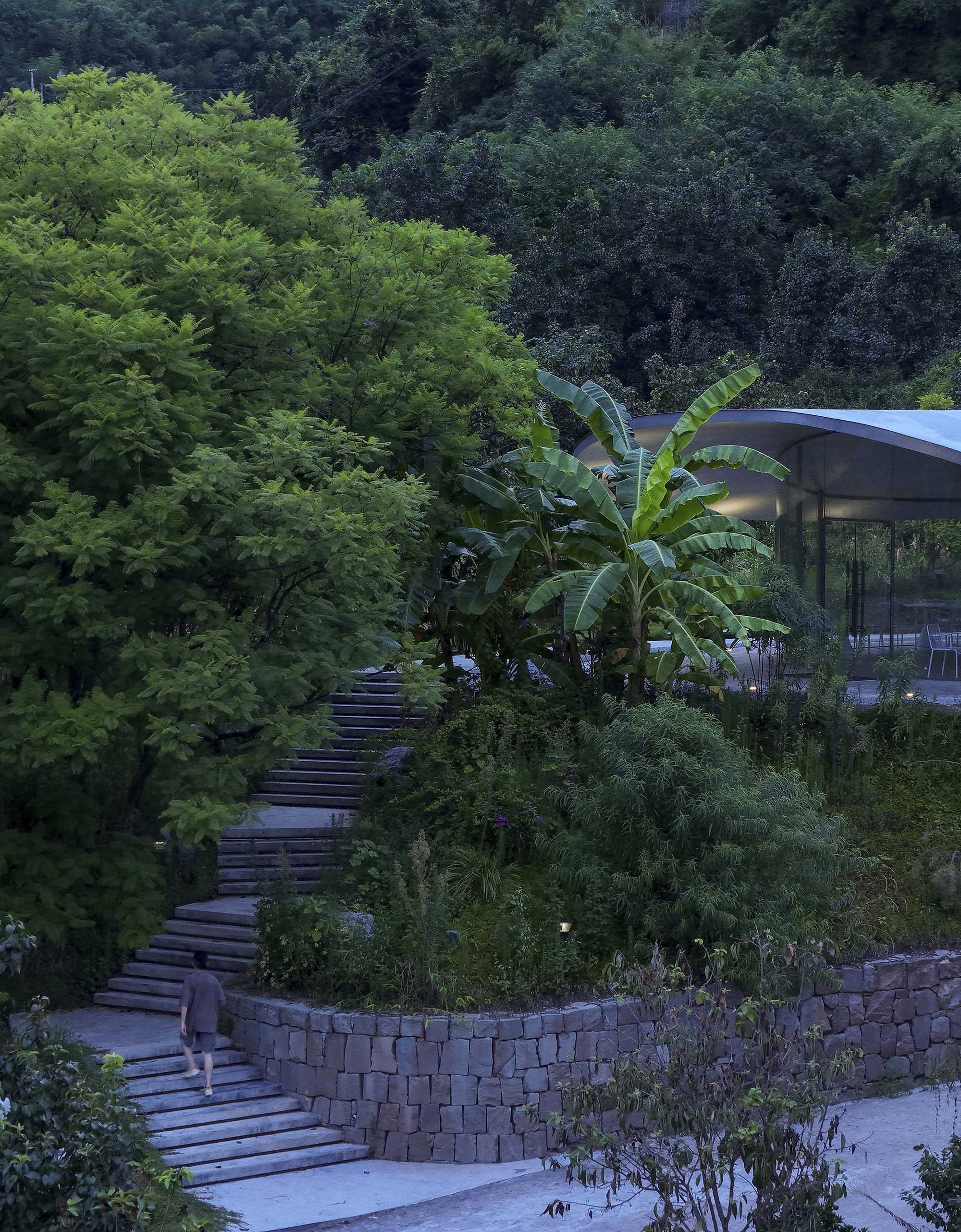 〈Buzzy Sunny - 渓谷の石窯（Buzzy Sunny · The Stone Kiln in the Valley）〉Archermit