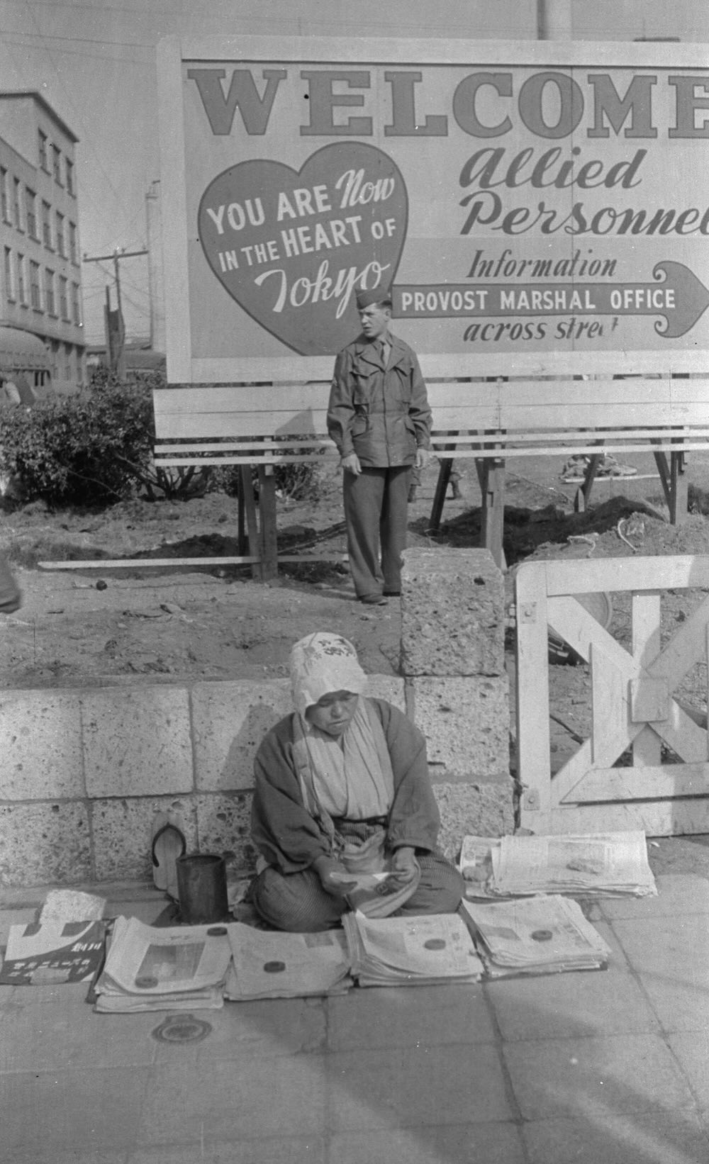 髙島屋史料館TOKYO 企画展「団地と映画 ―世界は団地でできている」展示品