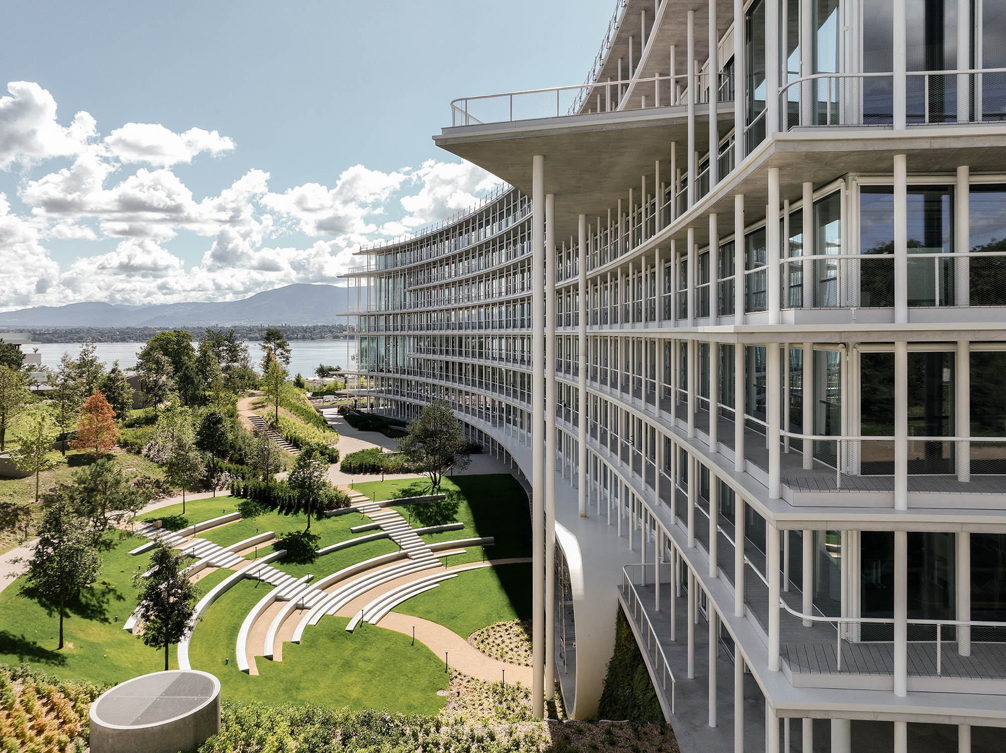 〈ロンバー・オディエ新本社(Lombard Odier New Headquarters)〉ヘルツォーク&ド・ムーロン(Herzog & de Meuron)