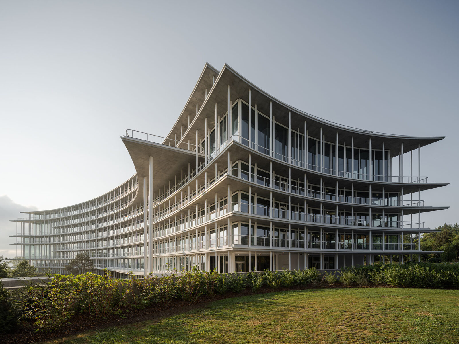 ヘルツォーク＆ド・ムーロンによるスイスの銀行の新本社〈ロンバー・オディエ新本社〉