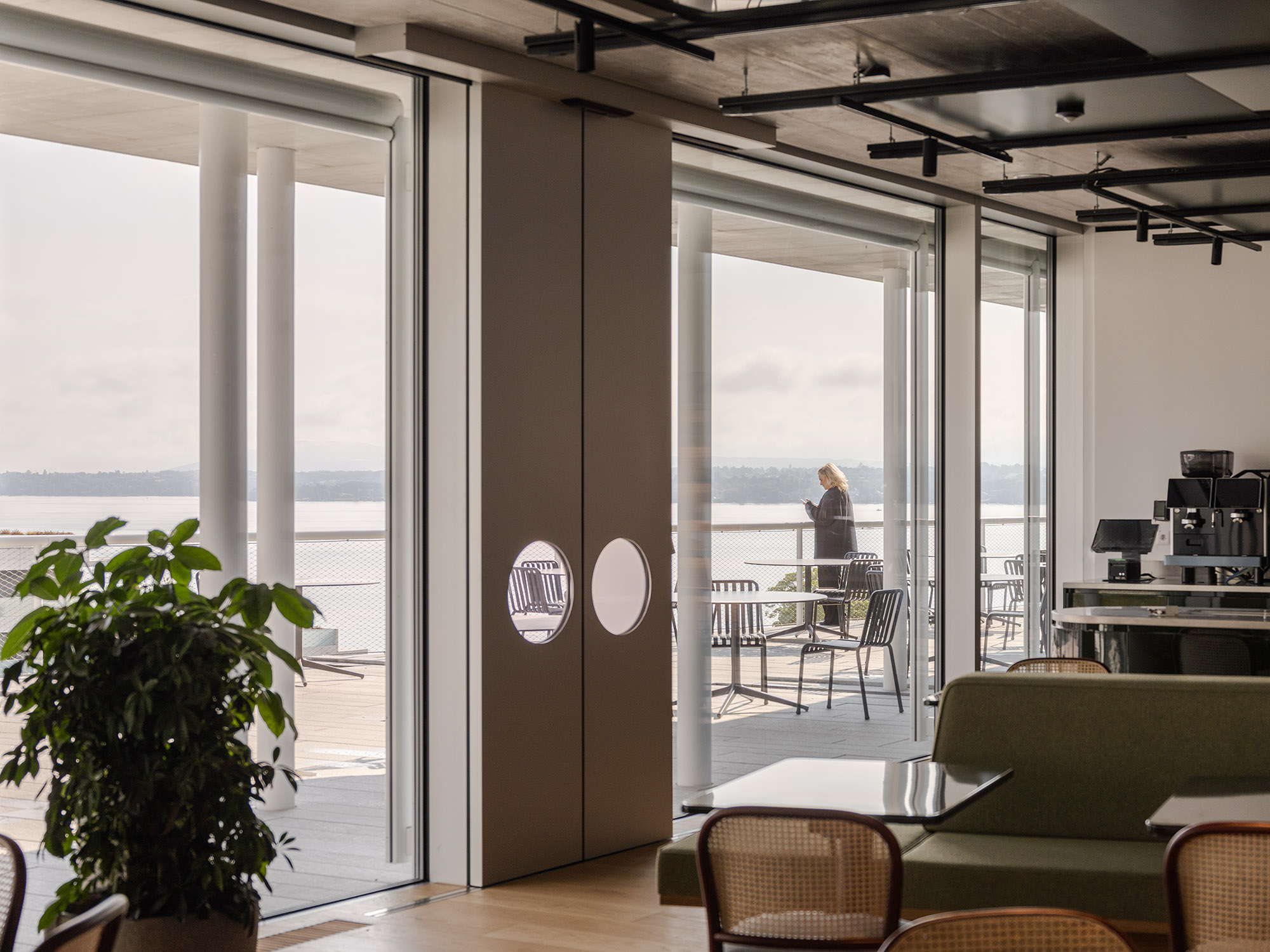 〈ロンバー・オディエ新本社(Lombard Odier New Headquarters)〉ヘルツォーク&ド・ムーロン(Herzog & de Meuron)