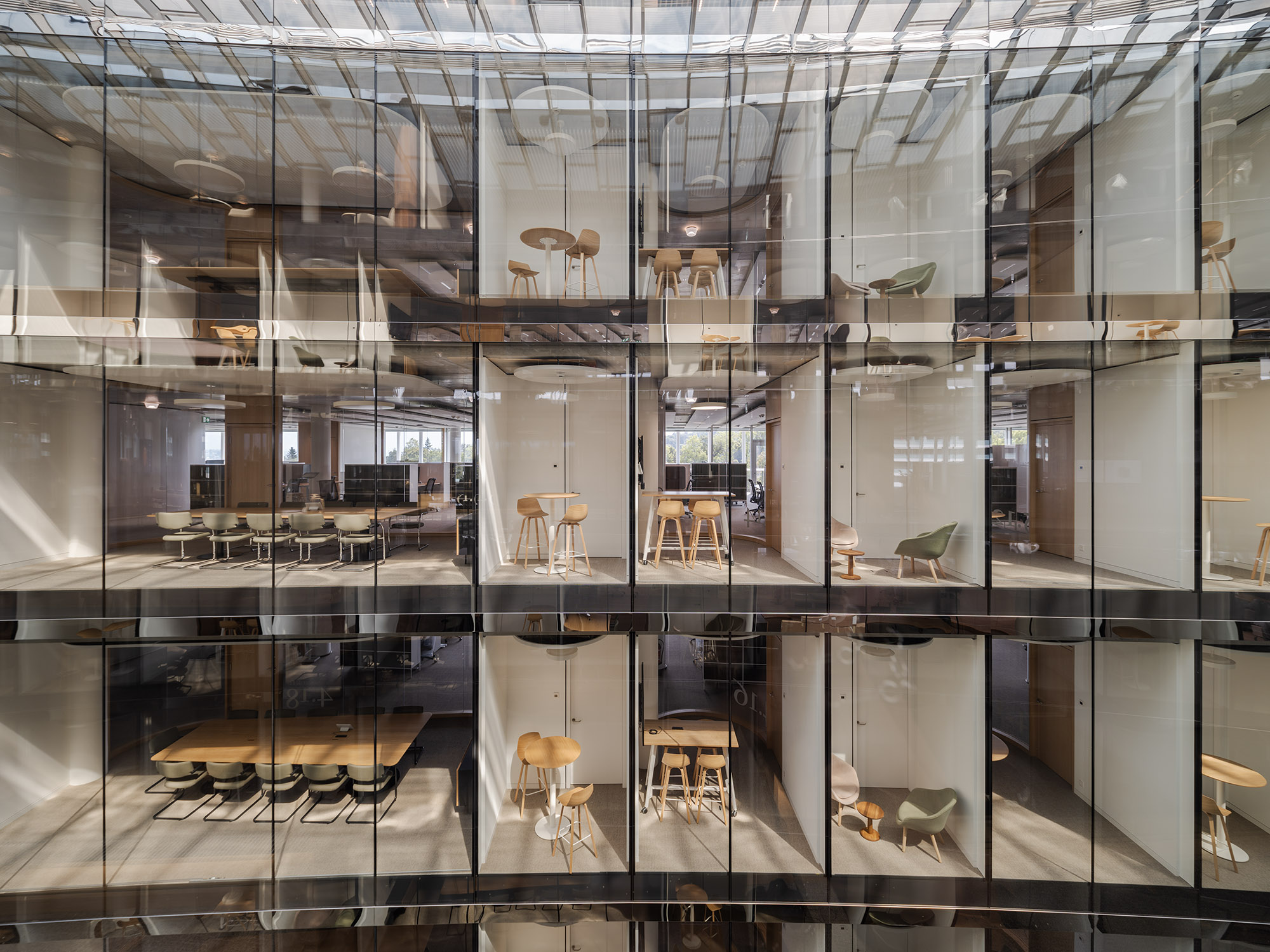 〈ロンバー・オディエ新本社(Lombard Odier New Headquarters)〉ヘルツォーク&ド・ムーロン(Herzog & de Meuron)