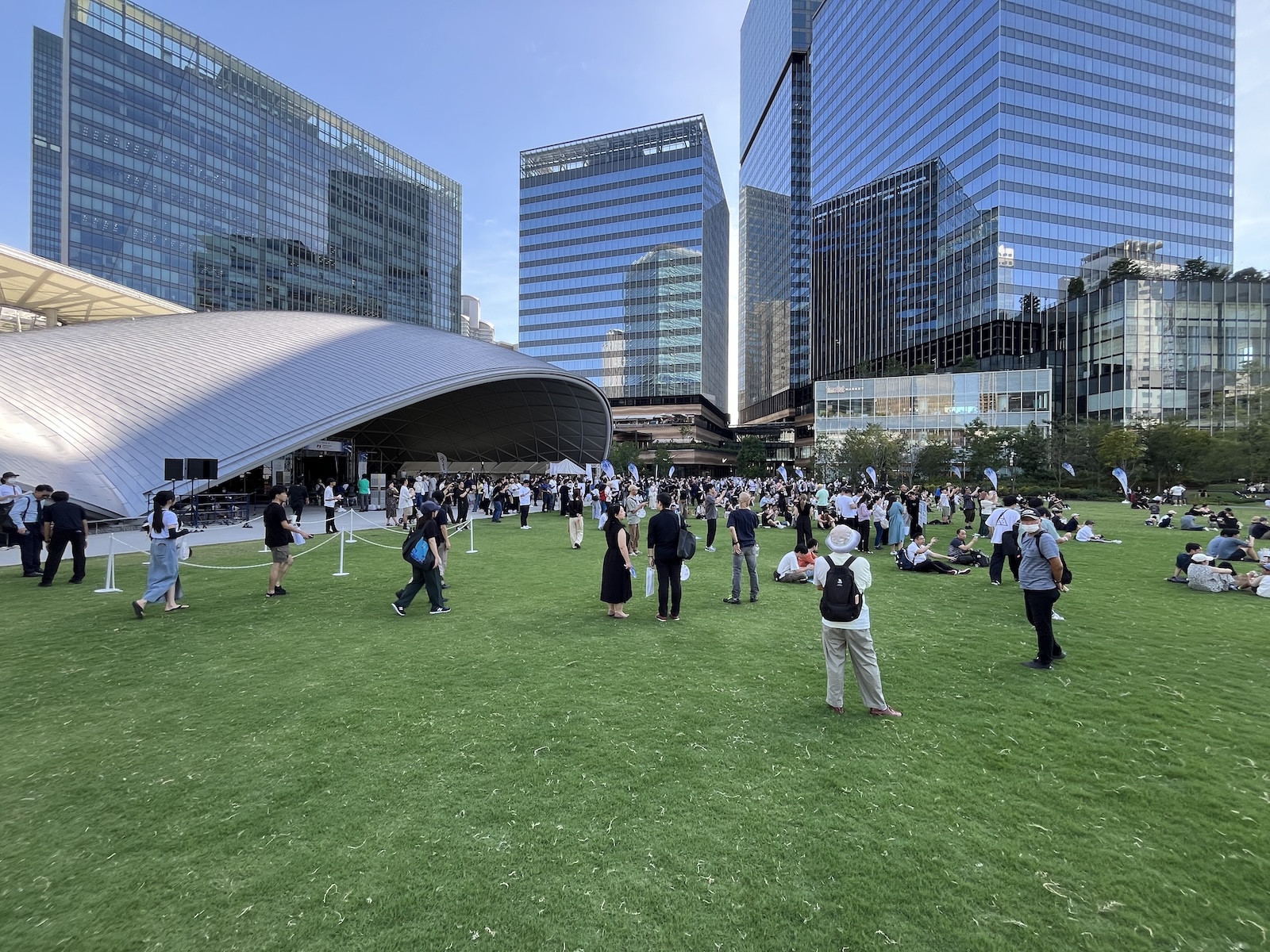 〈グラングリーン大阪〉