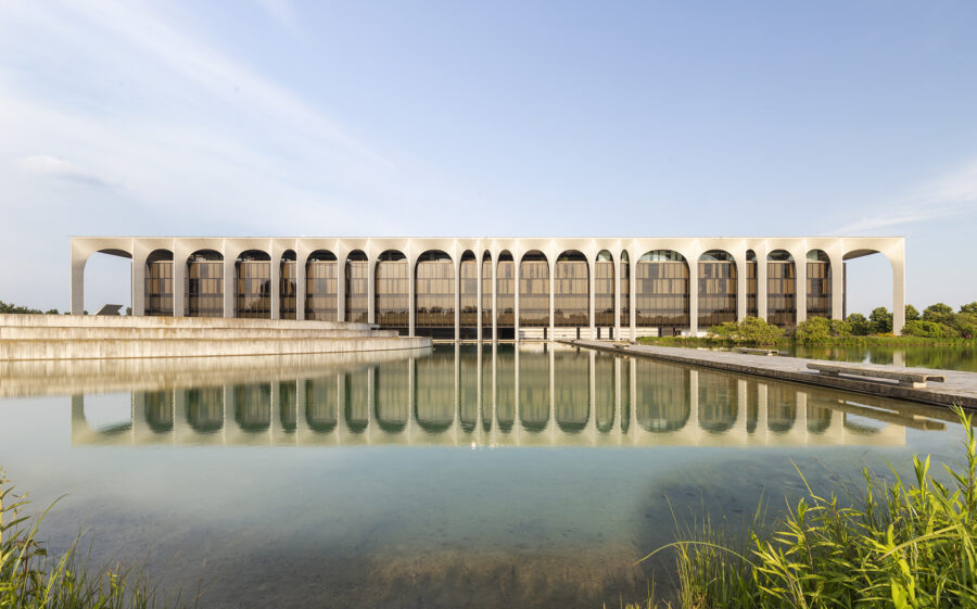 オスカー・ニーマイヤーの傑作を受け継ぐワークスペース〈The Office as a Playground〉イタリア、カルロ・ラッティ・アソシエイト、イタロ・ロタ