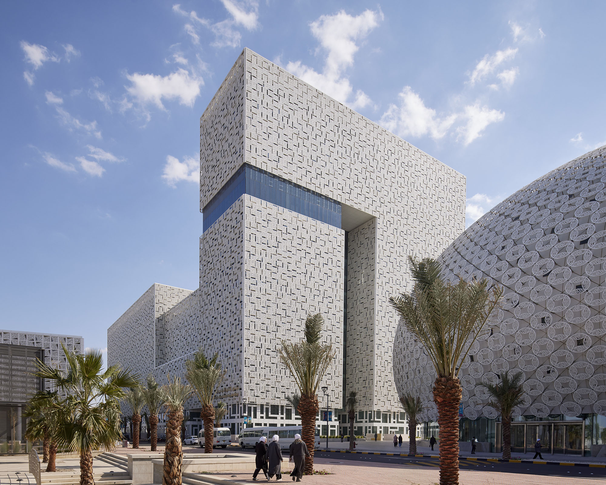 〈クウェート大学管理棟施設（Kuwait University Administration Facilities）〉SOM