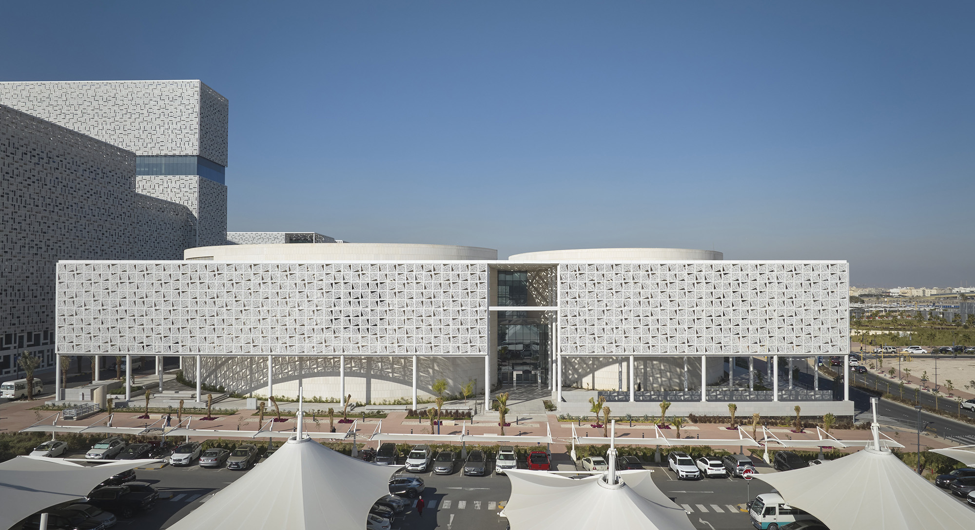 〈クウェート大学管理棟施設（Kuwait University Administration Facilities）〉SOM