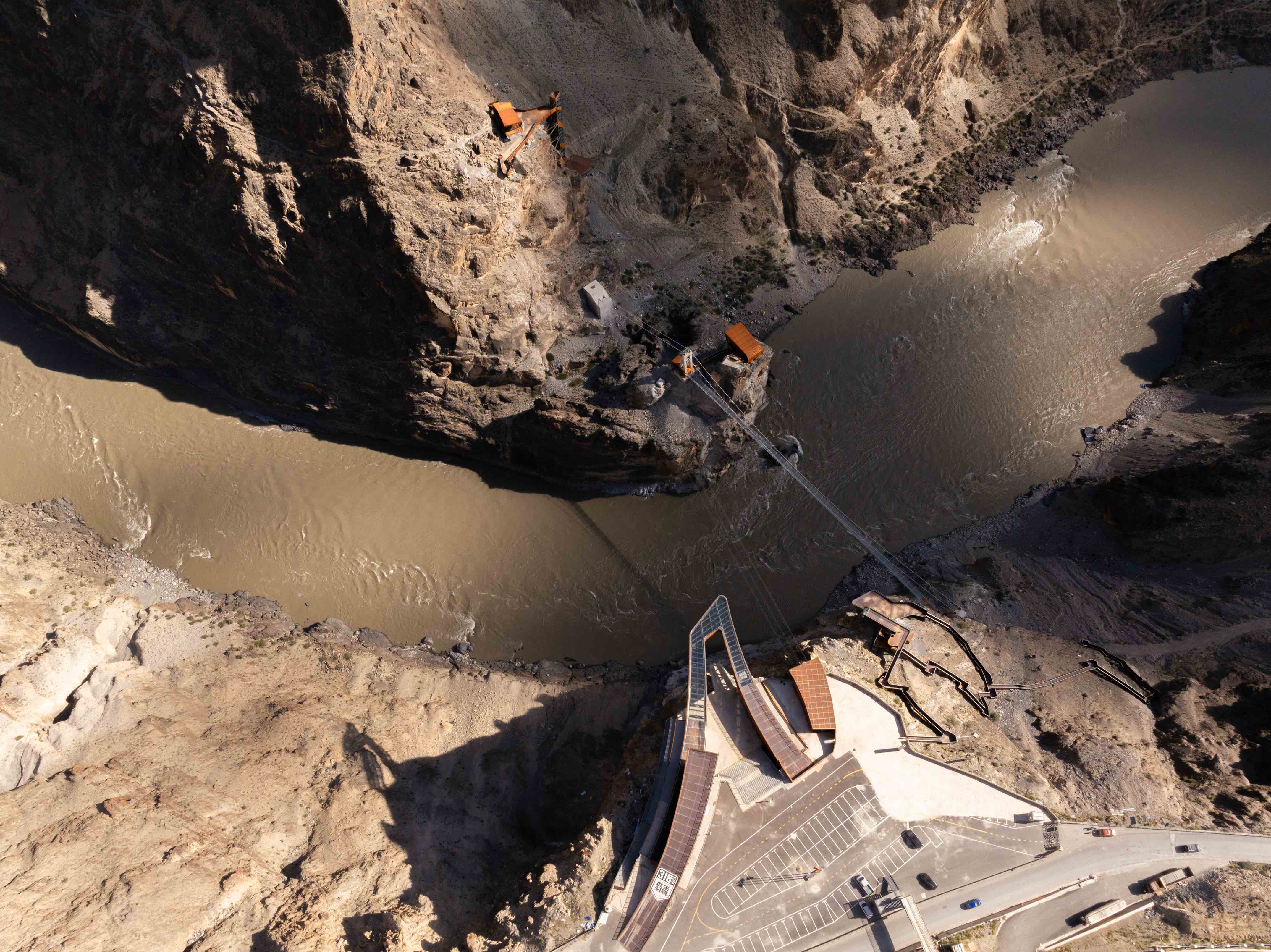 〈怒江七十二道拐展望台（Nujiang River 72 Canyon Scenic Area）〉Archermit